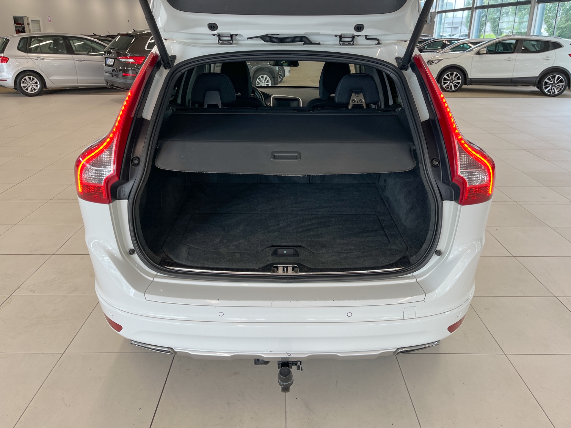 Volvo XC60 D4 AWD Momentum aut. 2014, photo 6/37