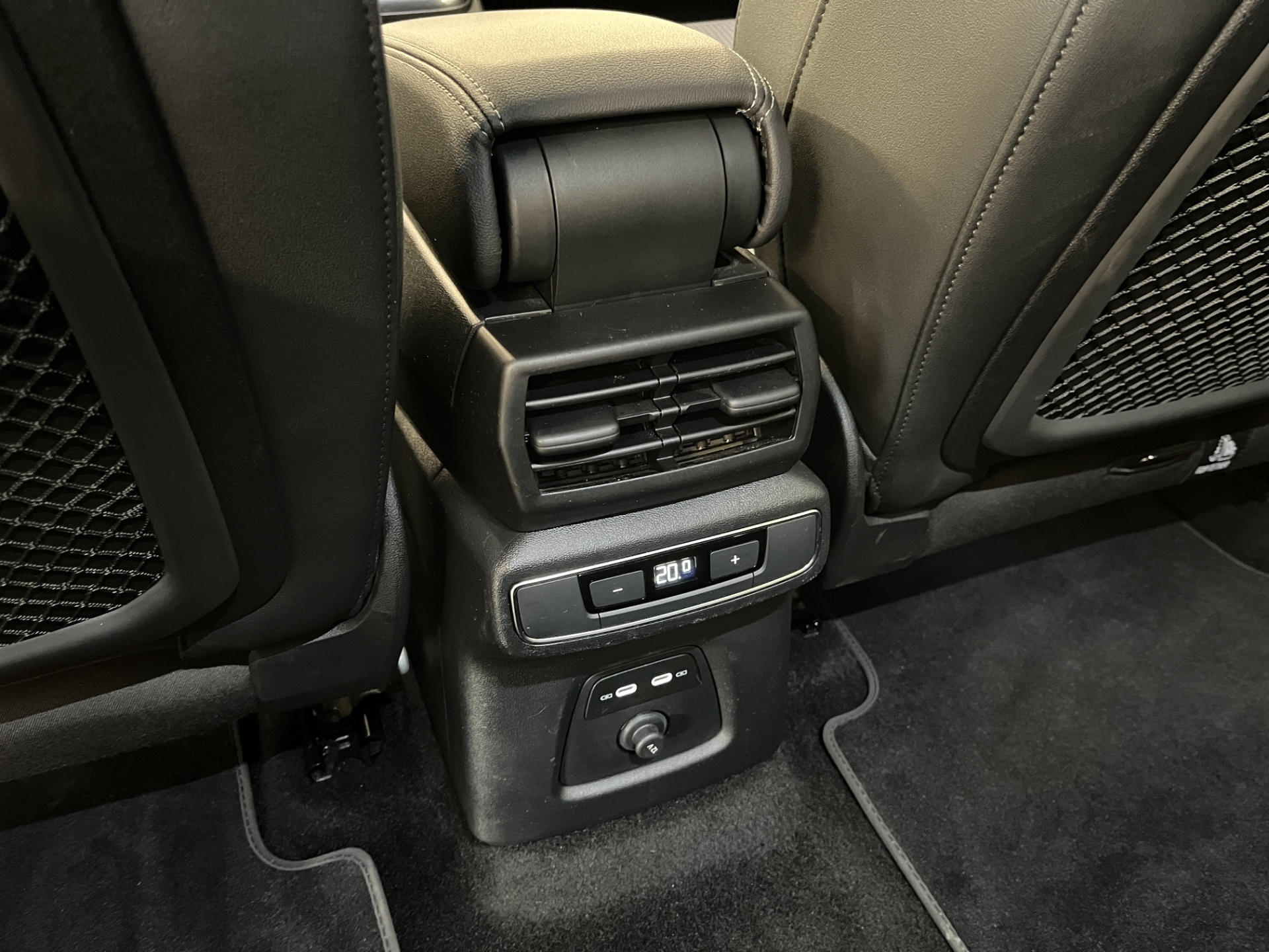 Audi Q4 e-tron 2025