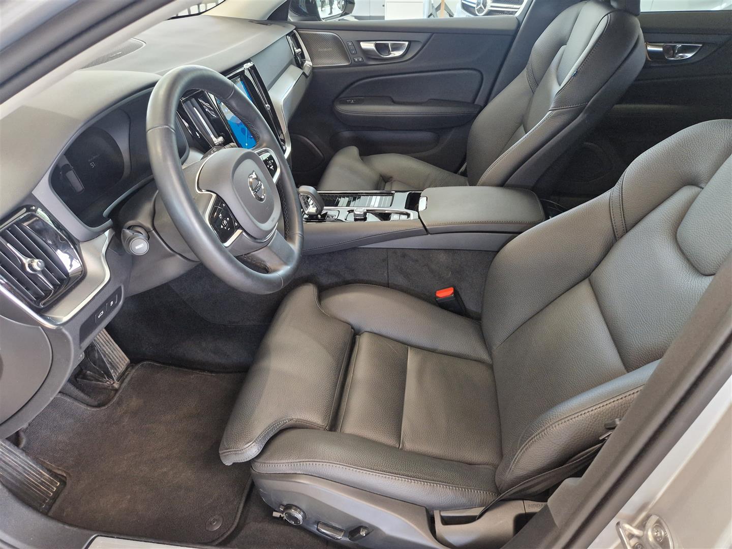Volvo V60 2025