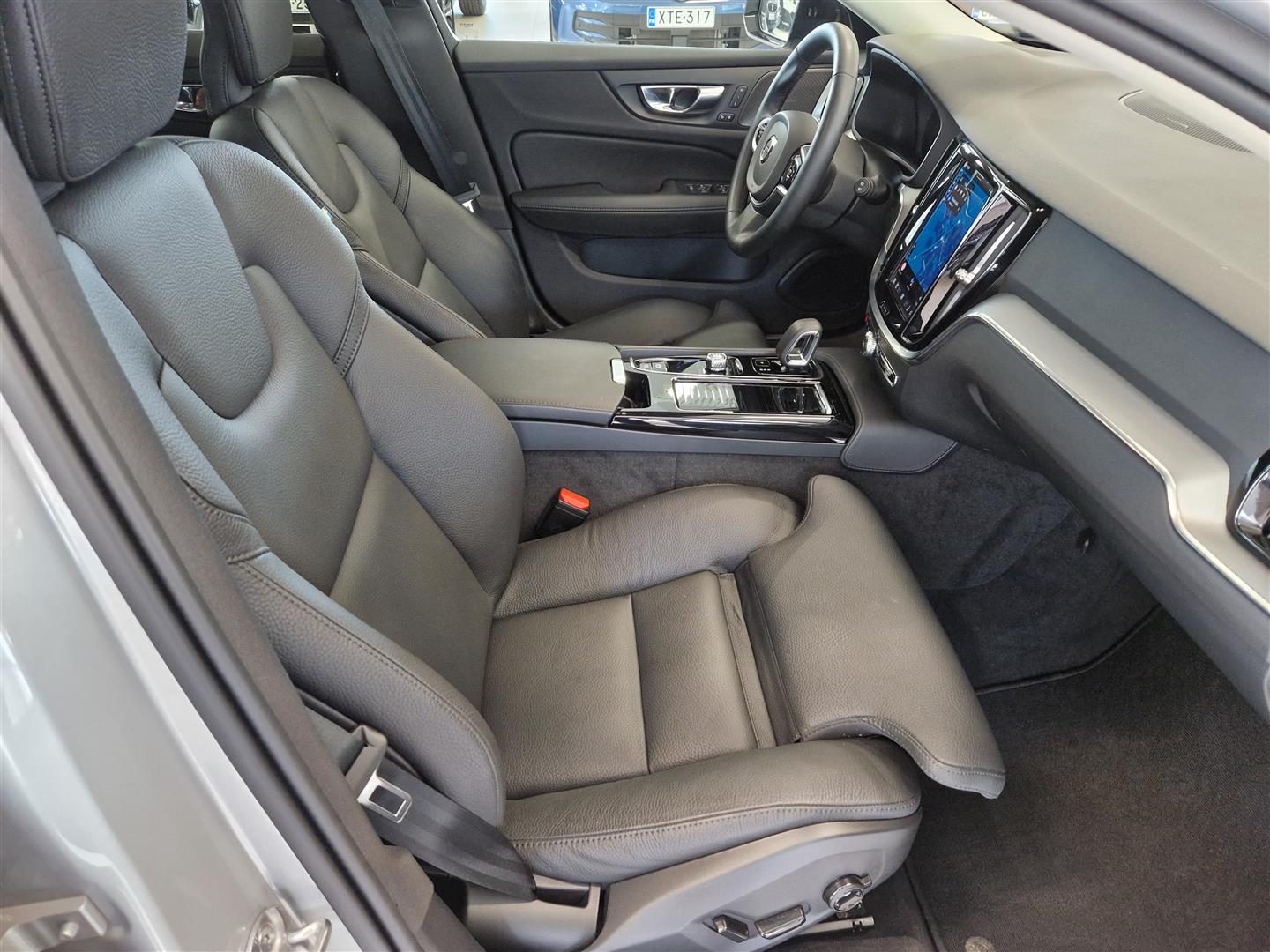 Volvo V60 2025