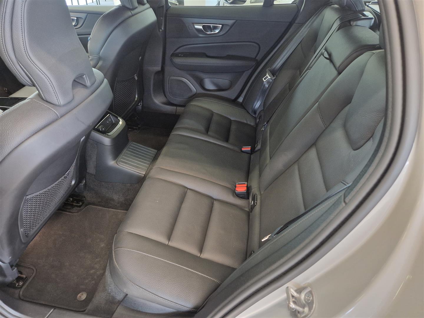 Volvo V60 2025