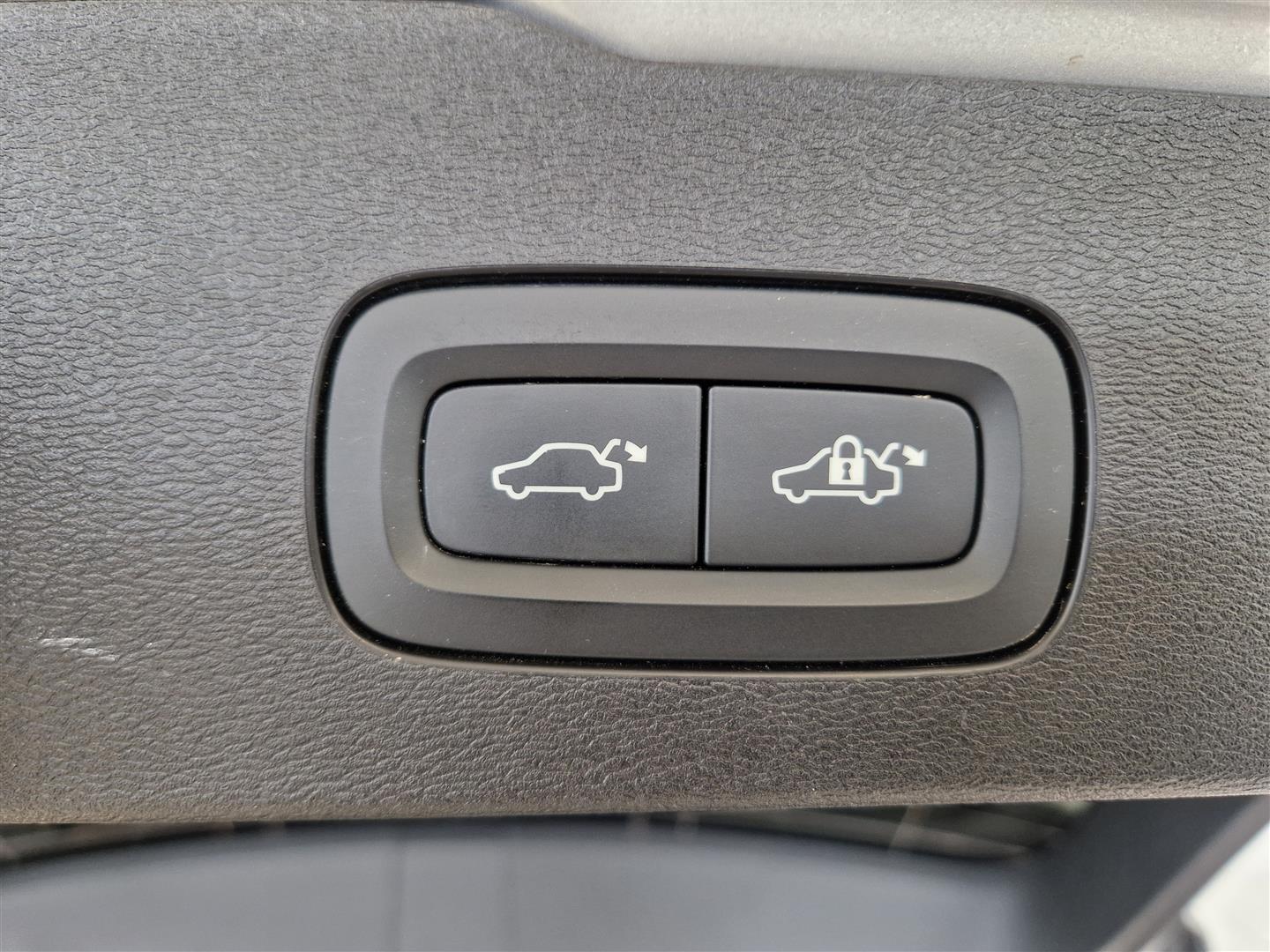Volvo V60 2025