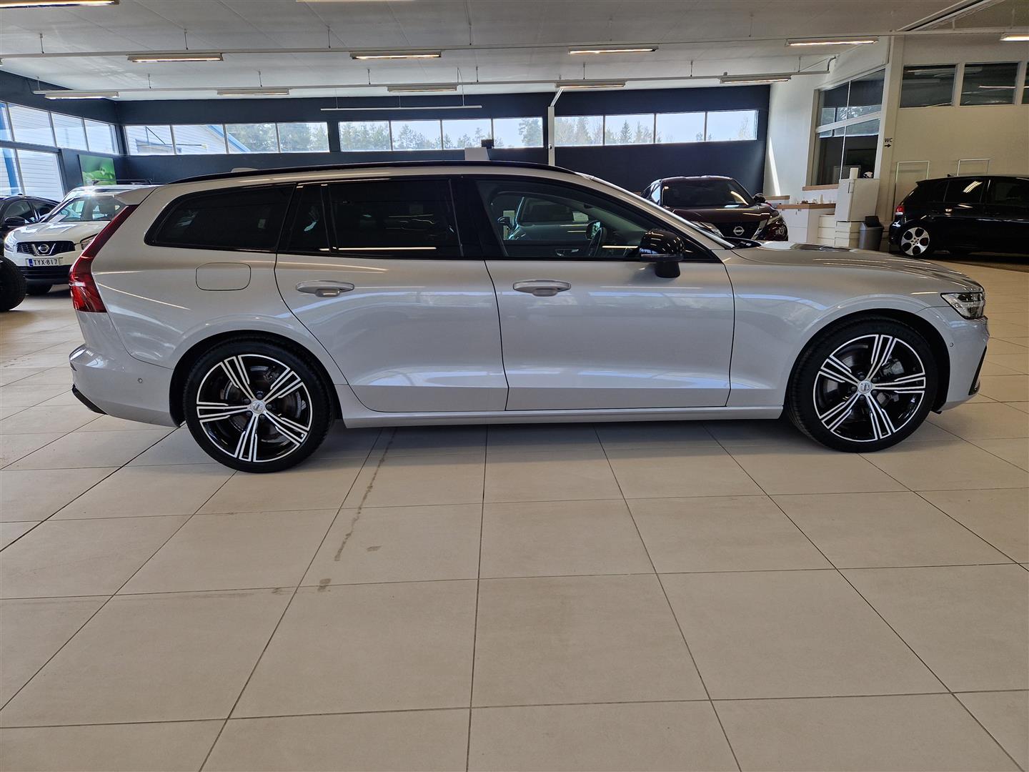 Volvo V60 2025