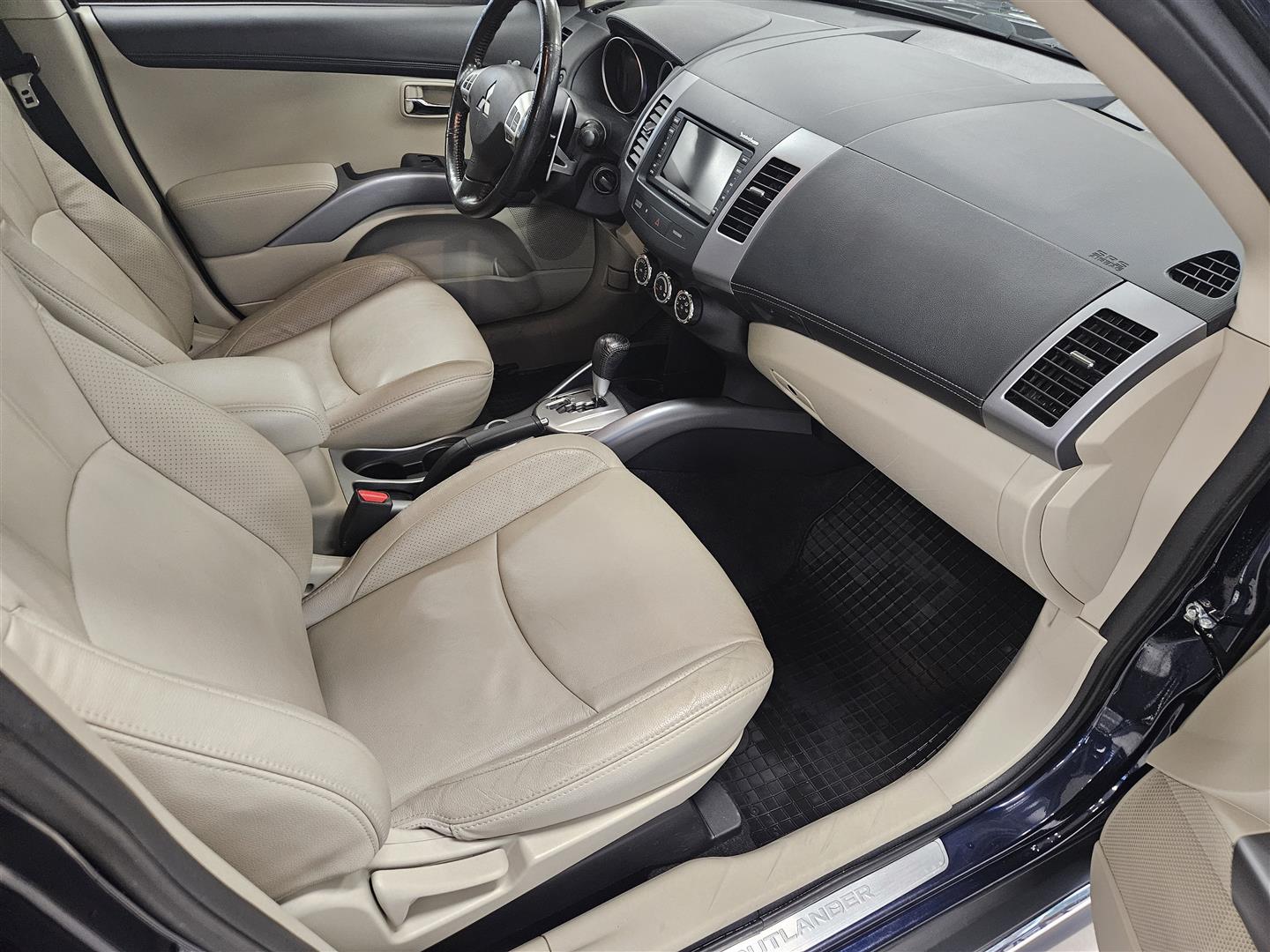 Mitsubishi Outlander 2012