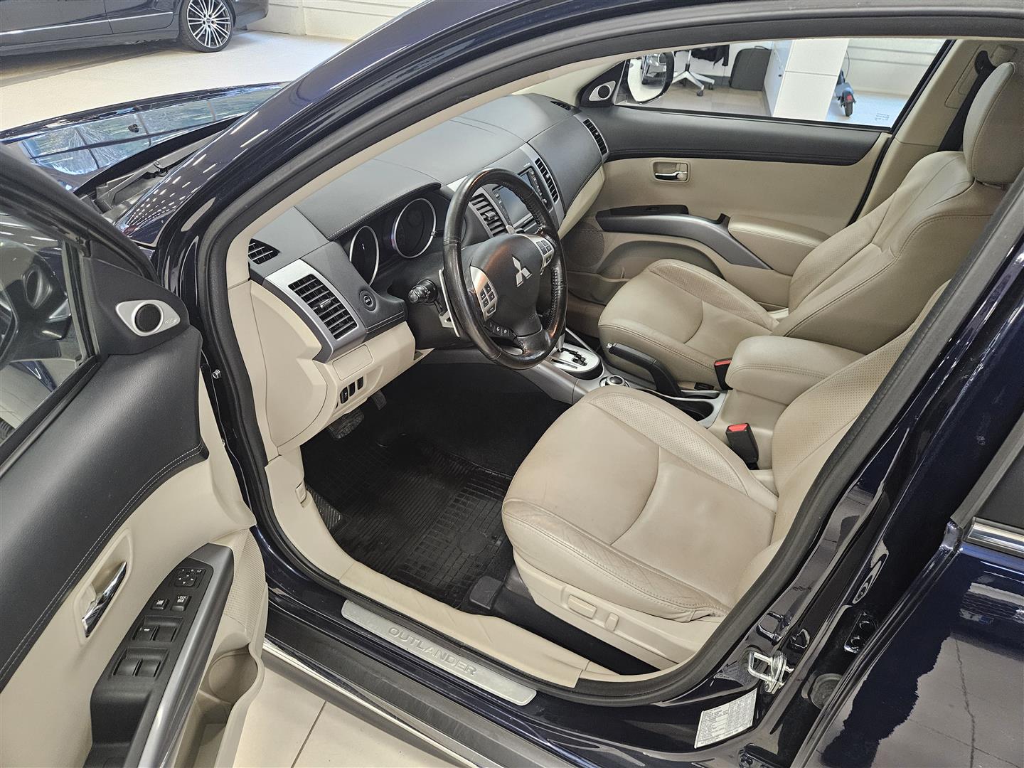 Mitsubishi Outlander 2012