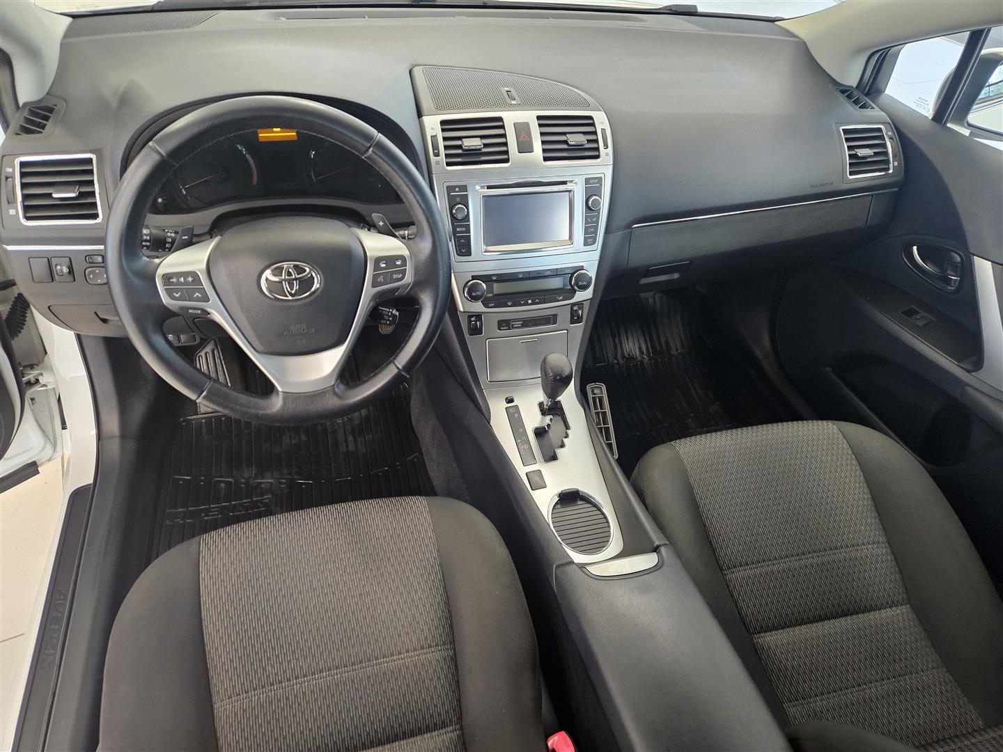 Toyota Avensis 2013