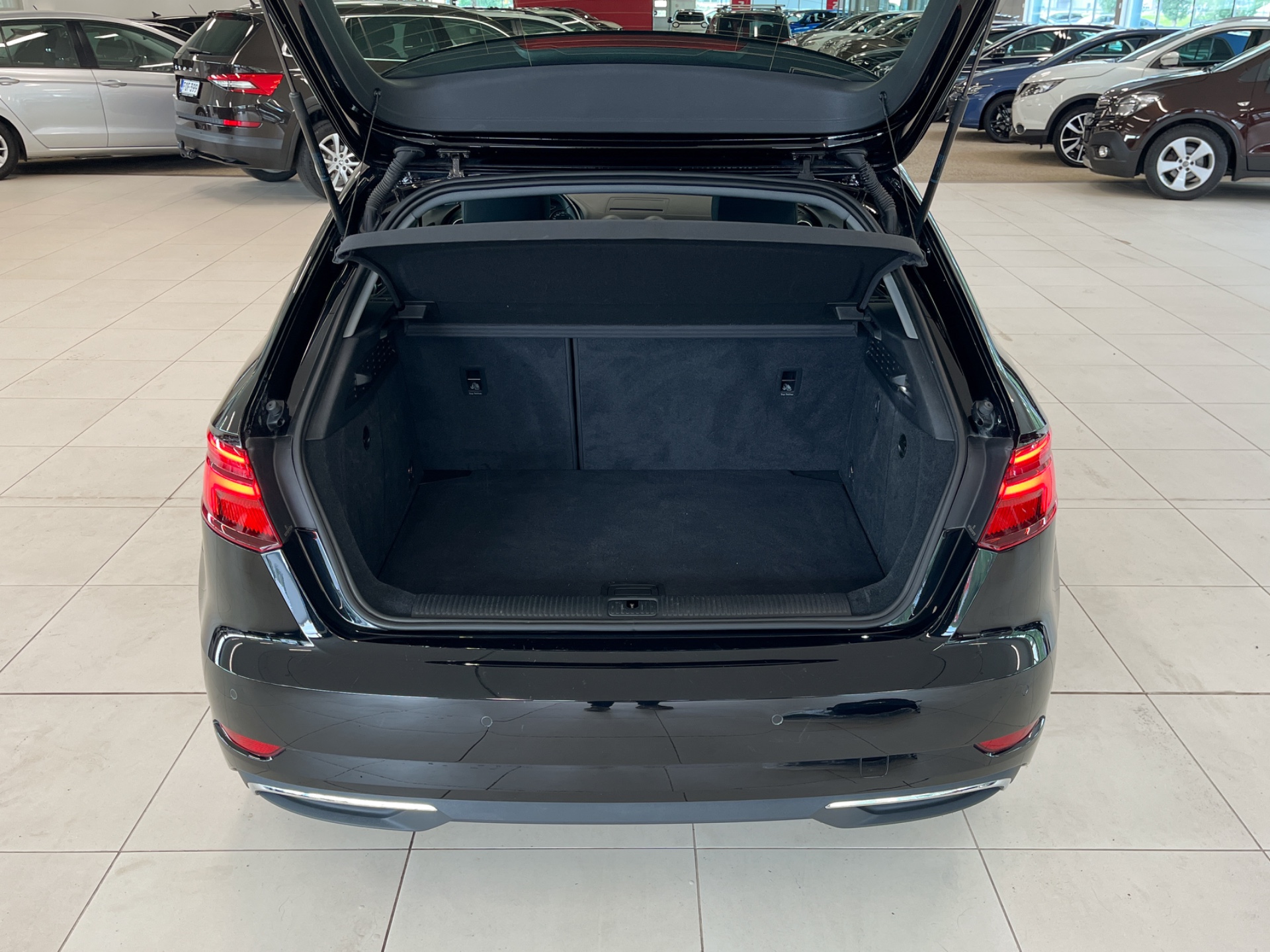 Audi A3 2020, kuva 6/30