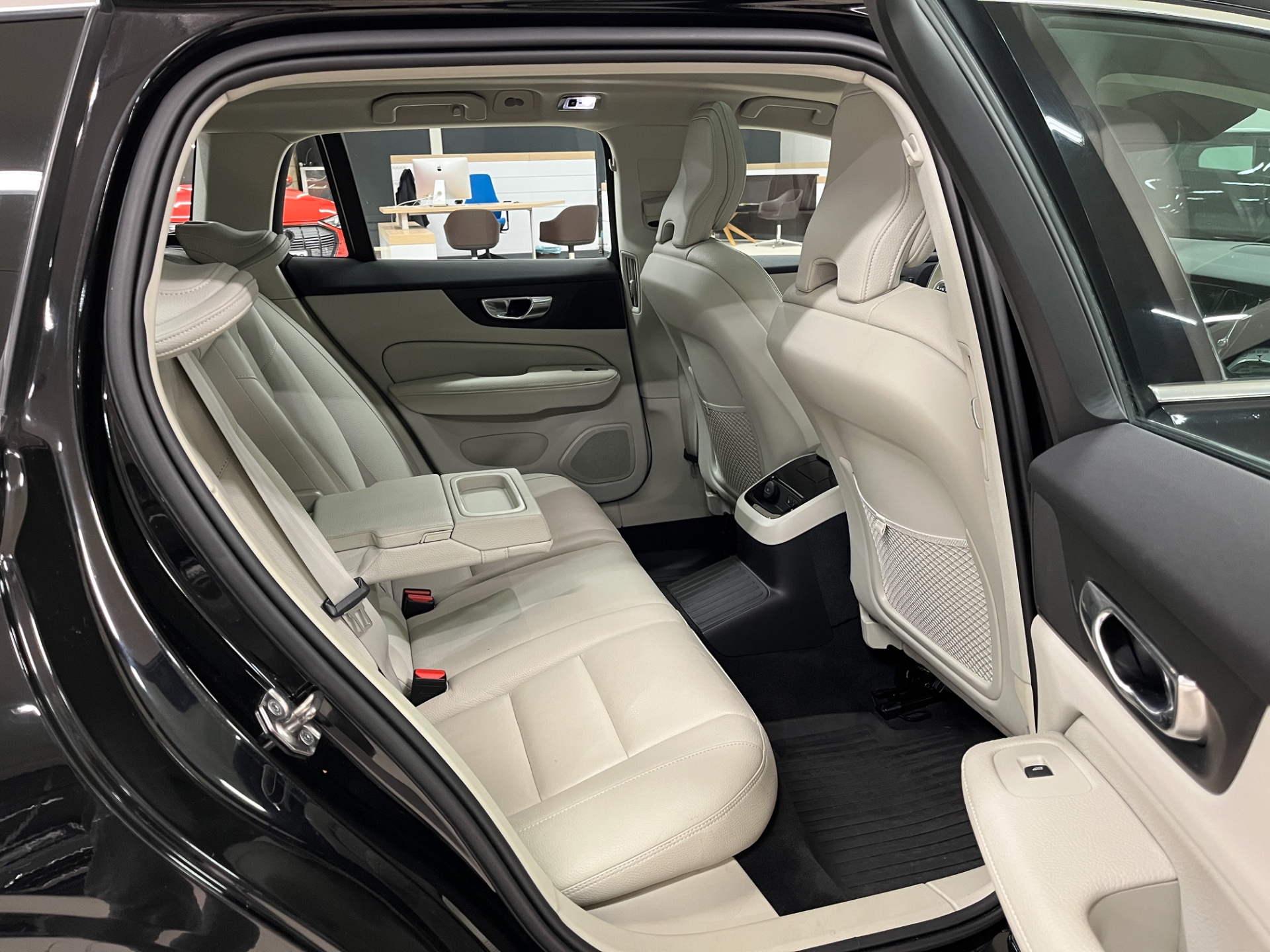 Volvo V60 2022