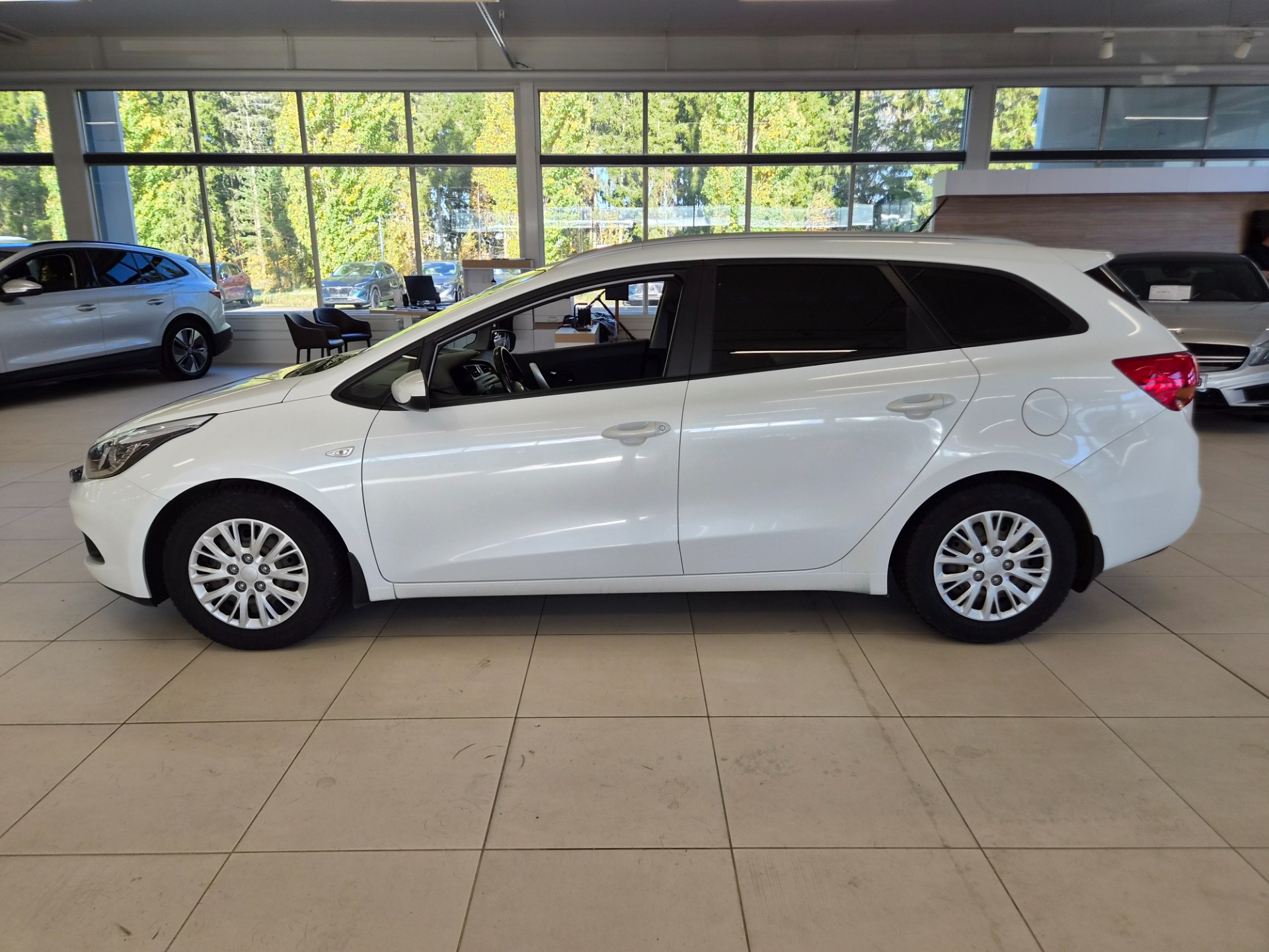 Kia Ceed 1,4 ISG LX SW EcoDynamics 2015, bild 7/28