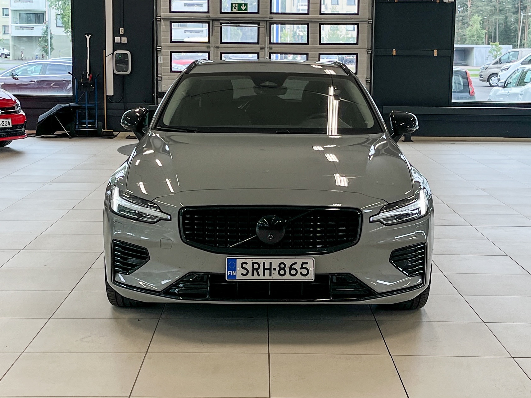 Volvo V60 2025, photo 2/17