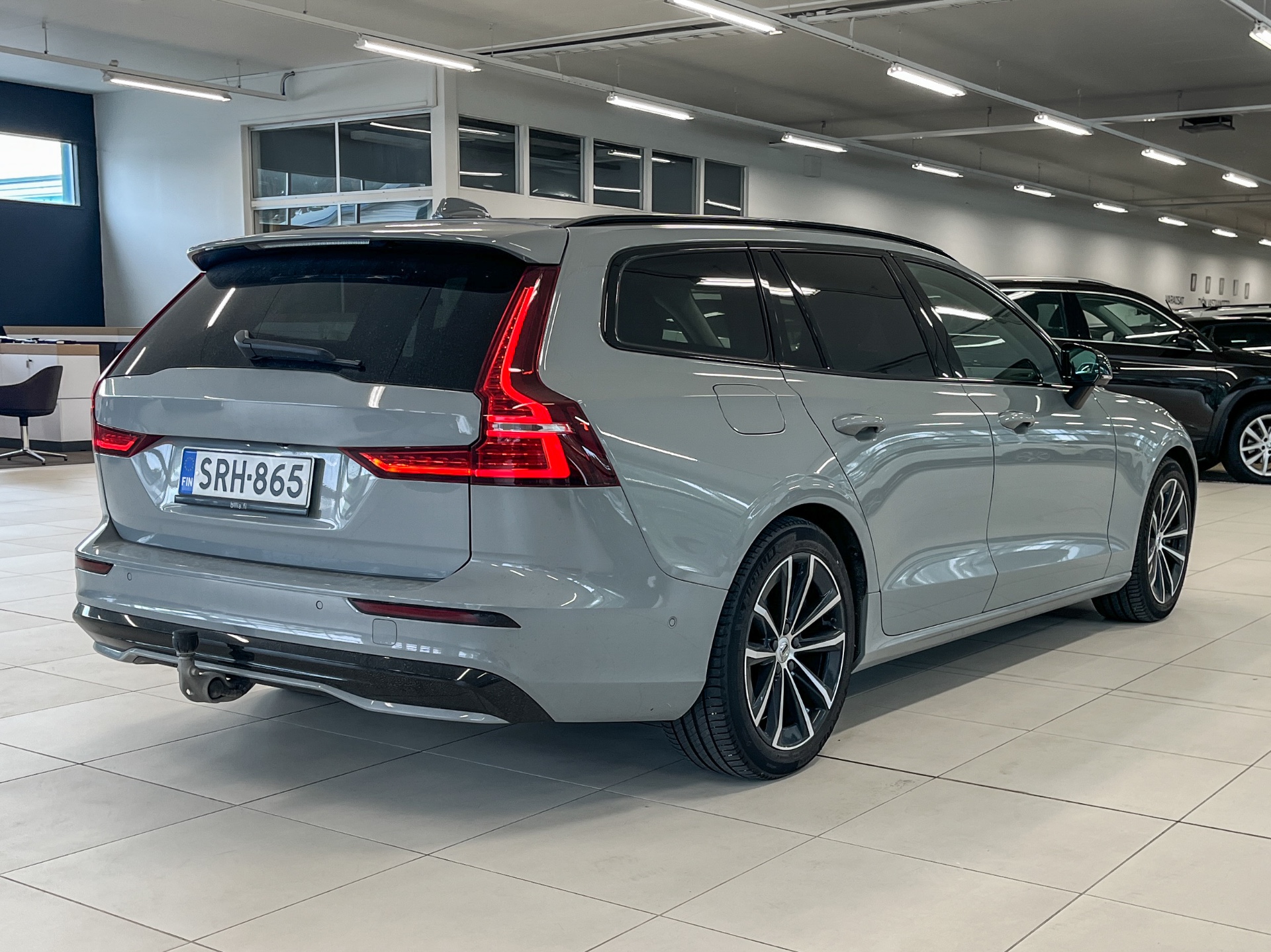 Volvo V60 2025, photo 4/17