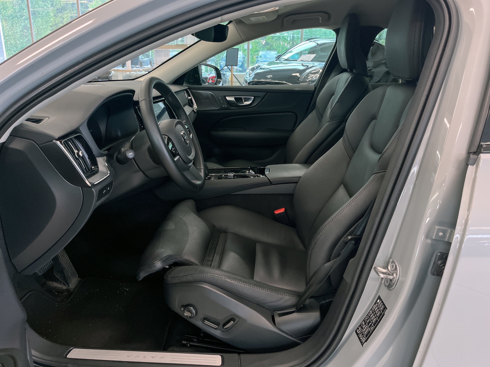 Volvo V60 2025, photo 5/17