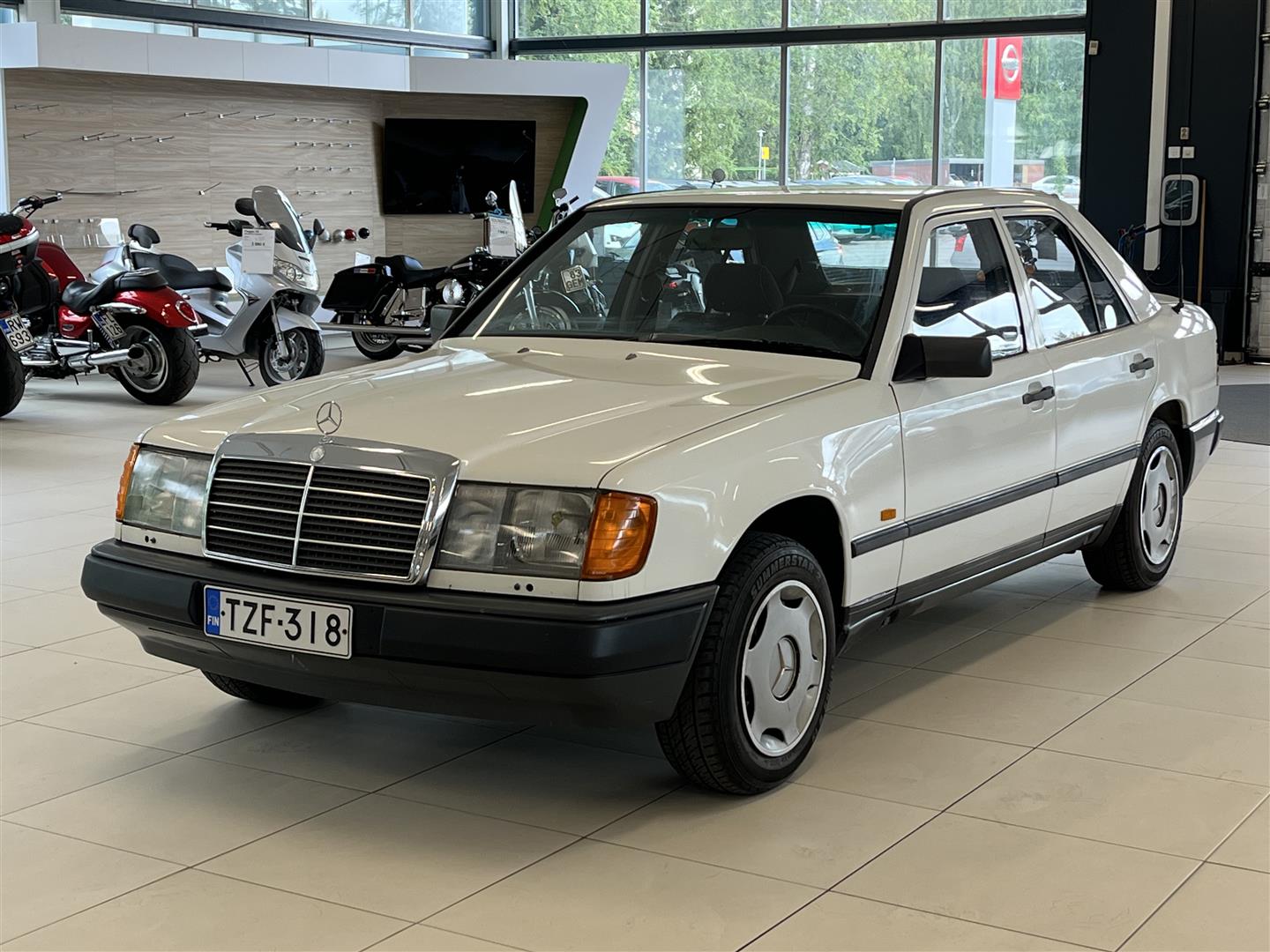 Mercedes-Benz 200 1985