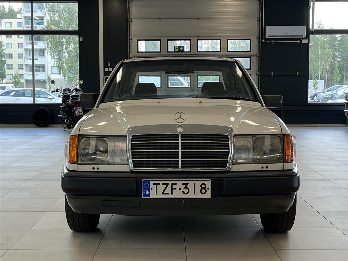 Mercedes-Benz 200 1985