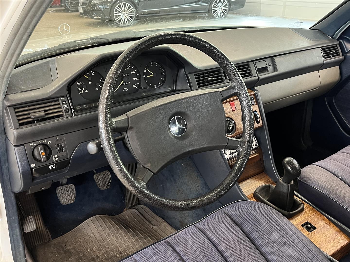 Mercedes-Benz 200 1985