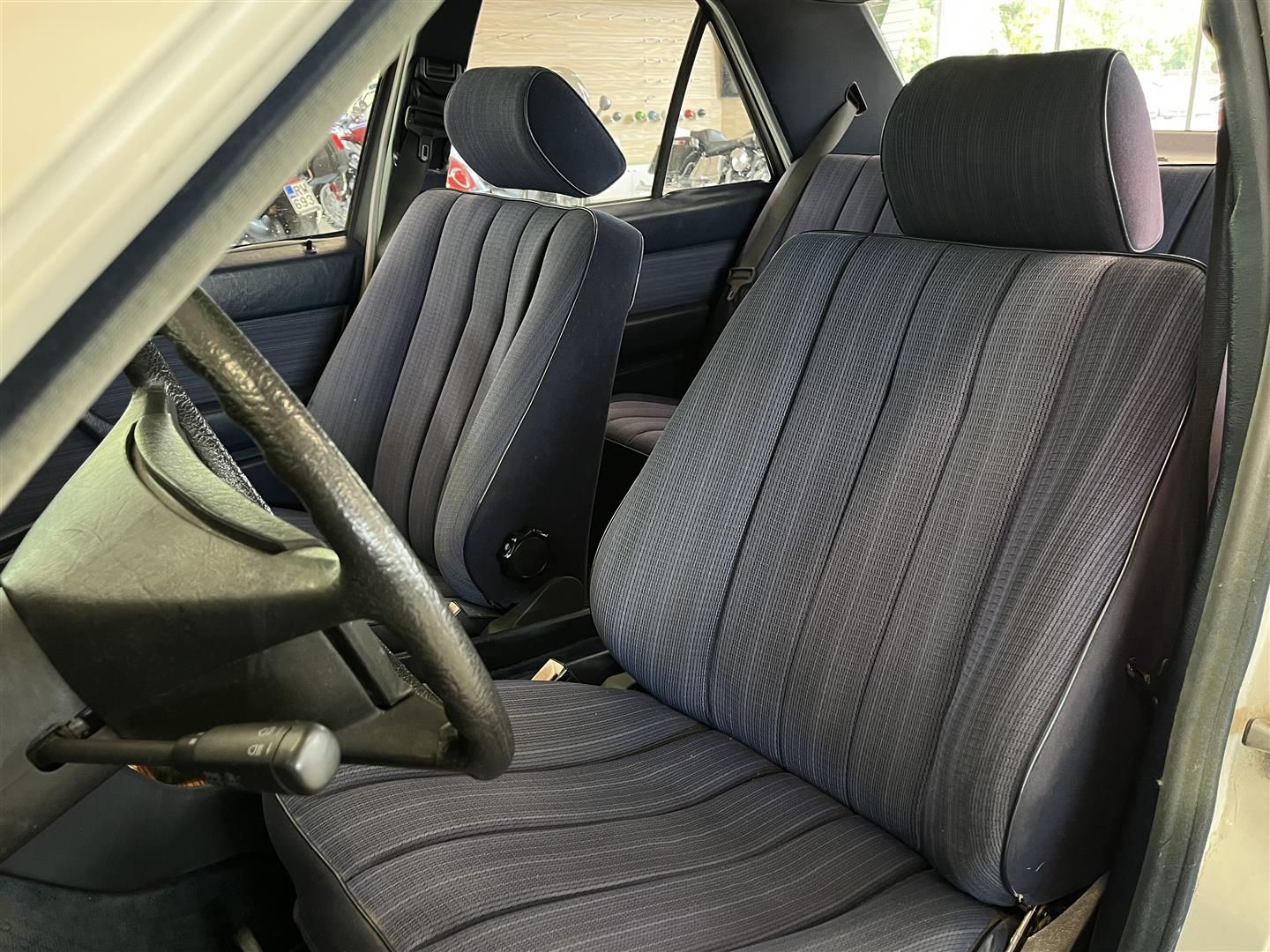 Mercedes-Benz 200 1985