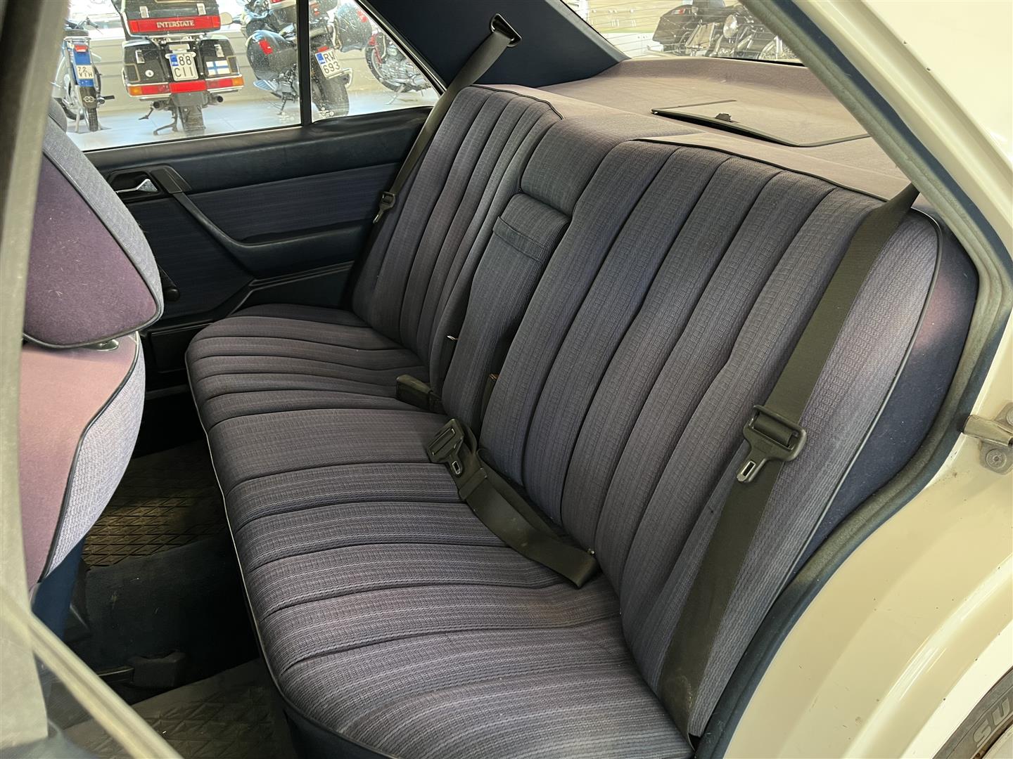 Mercedes-Benz 200 1985