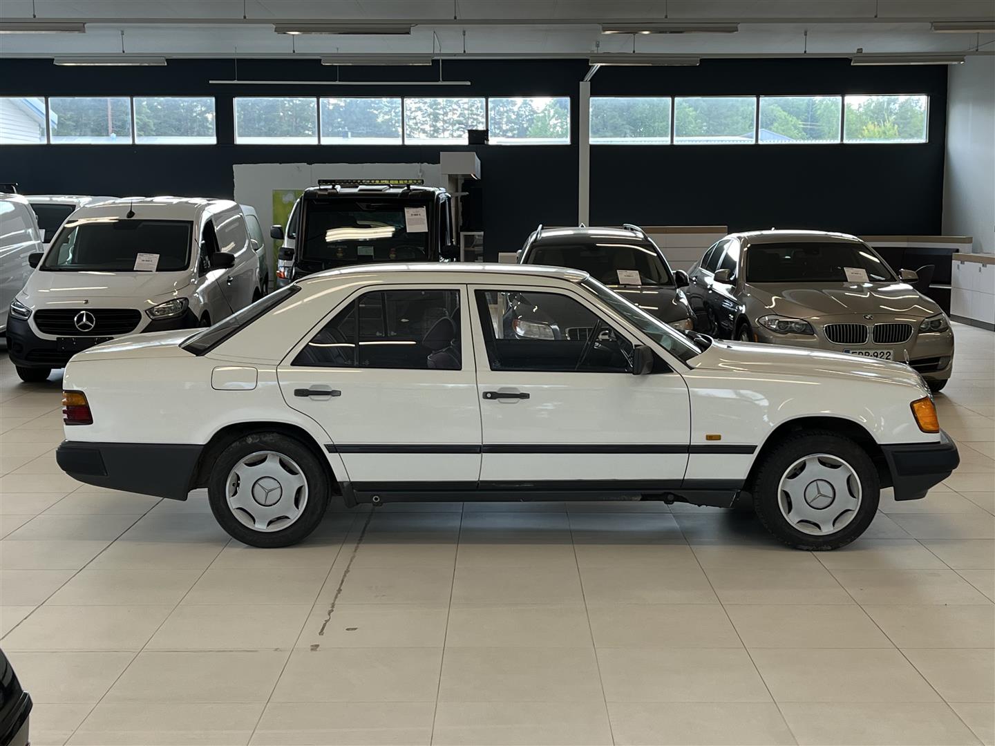 Mercedes-Benz 200 1985