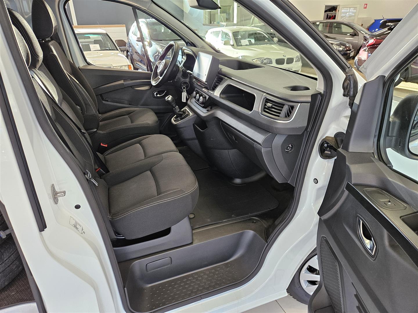 Nissan Primastar 2024