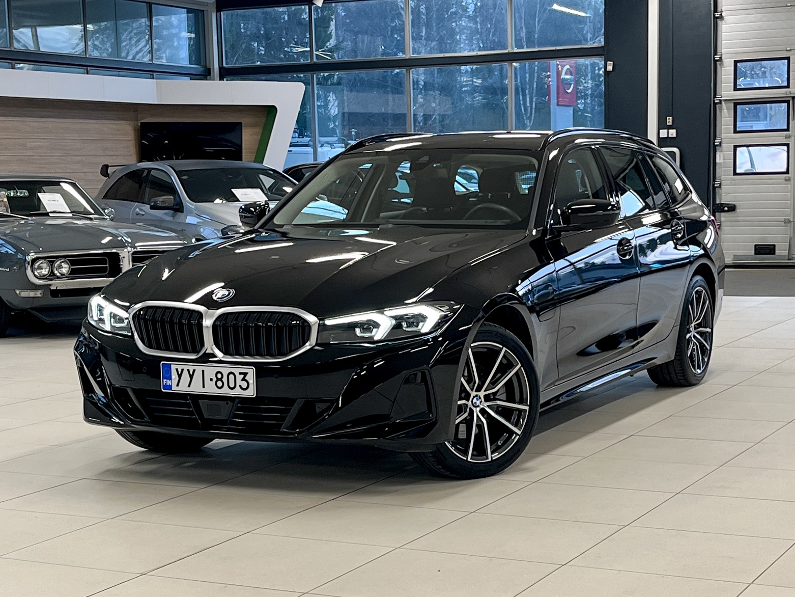 BMW 330 2025