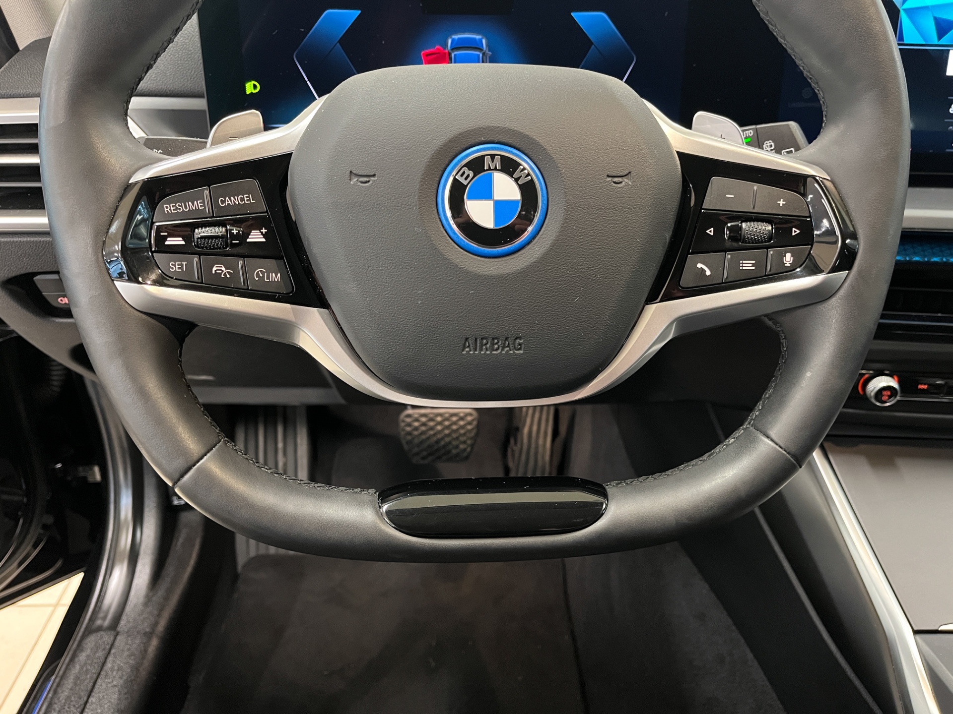 BMW 330 2025