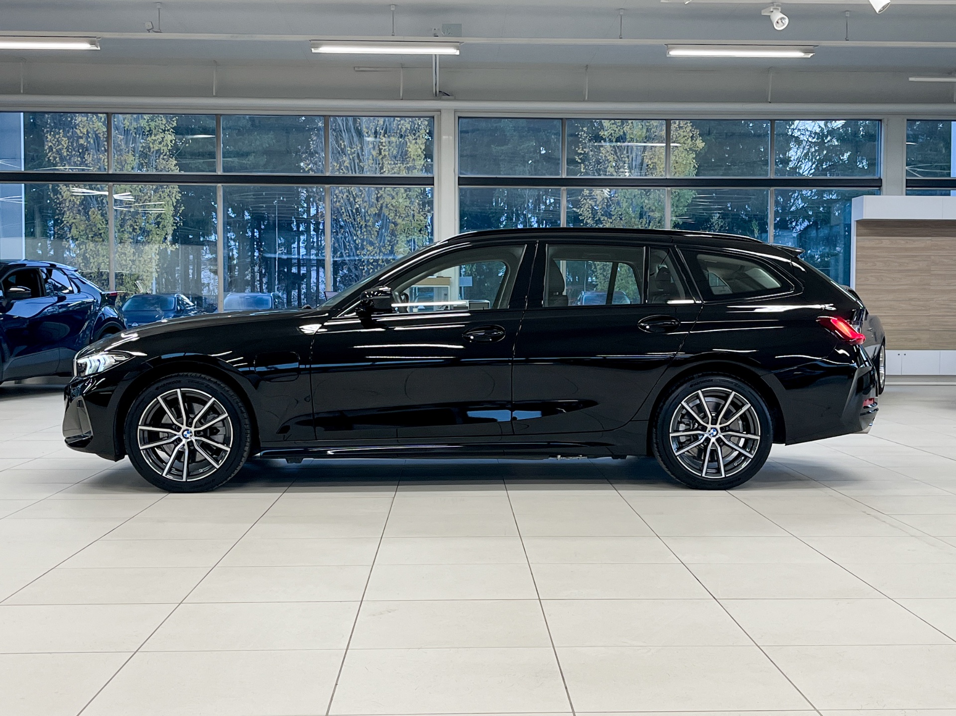 BMW 330 2025