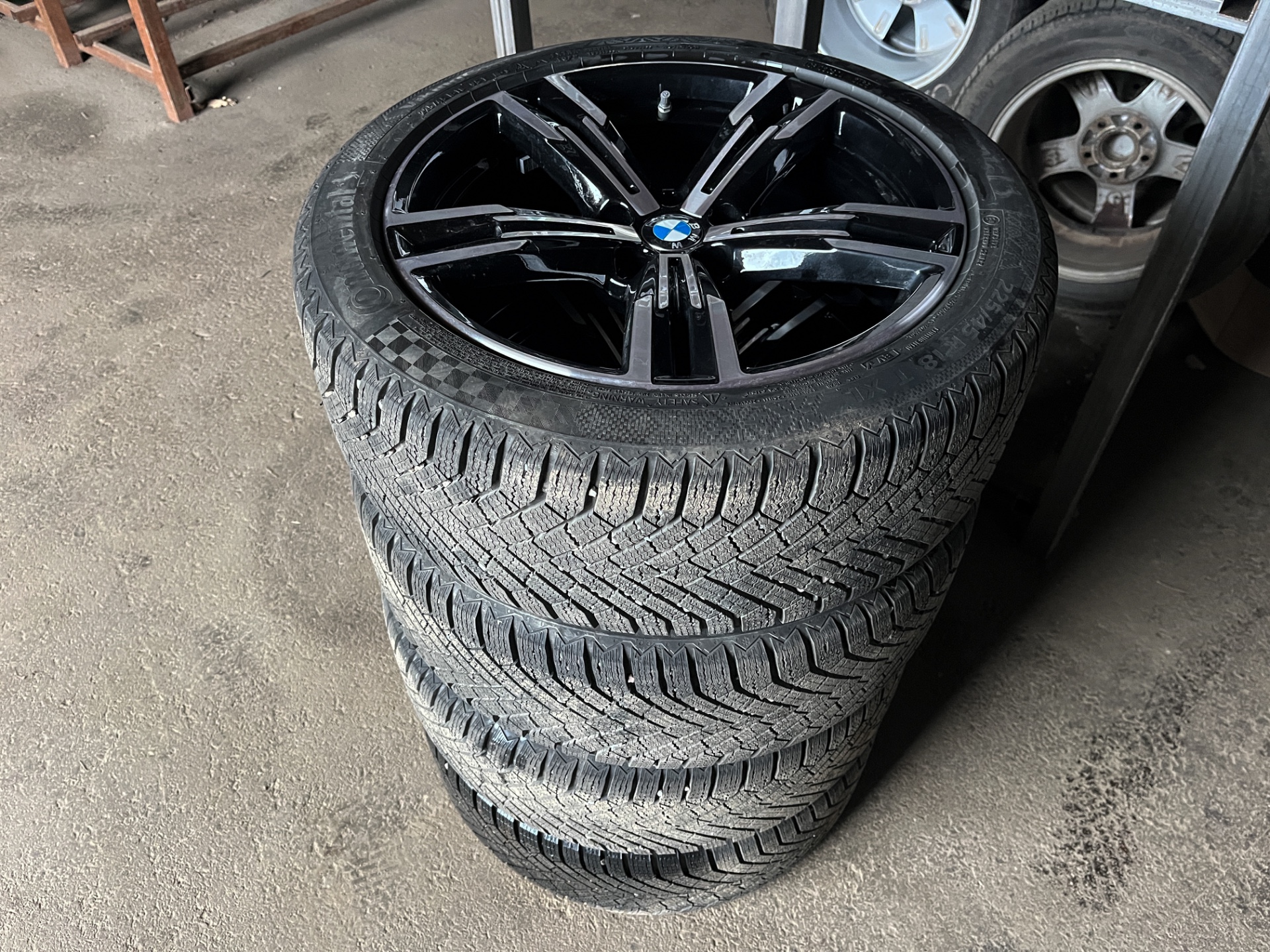 BMW 330 2025