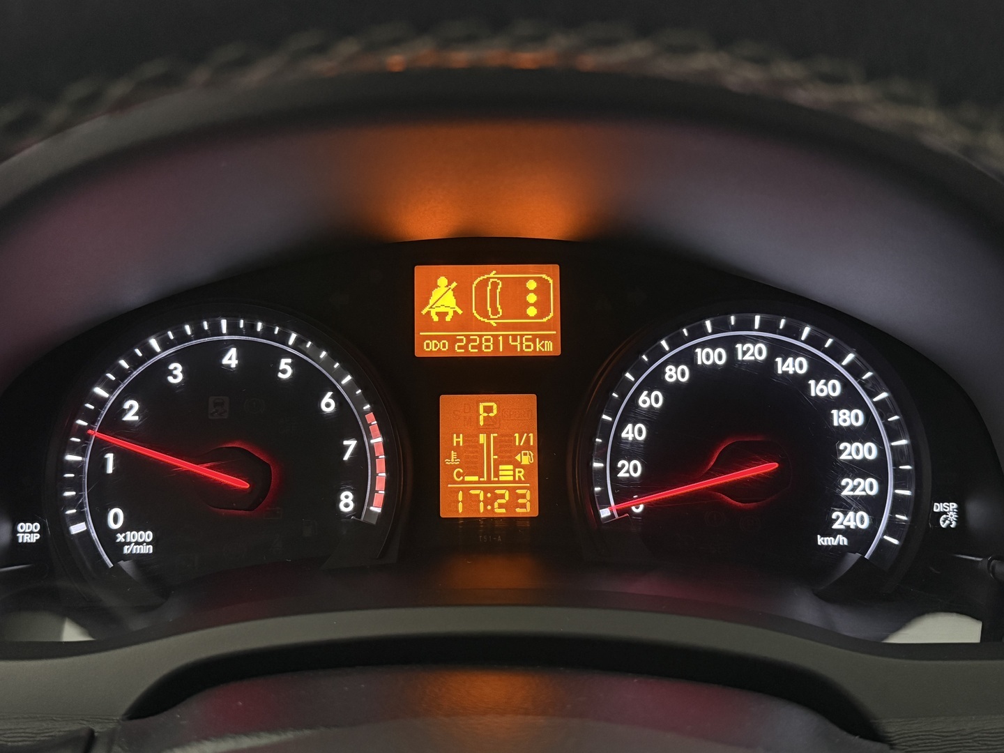 TOYOTA Avensis 2012