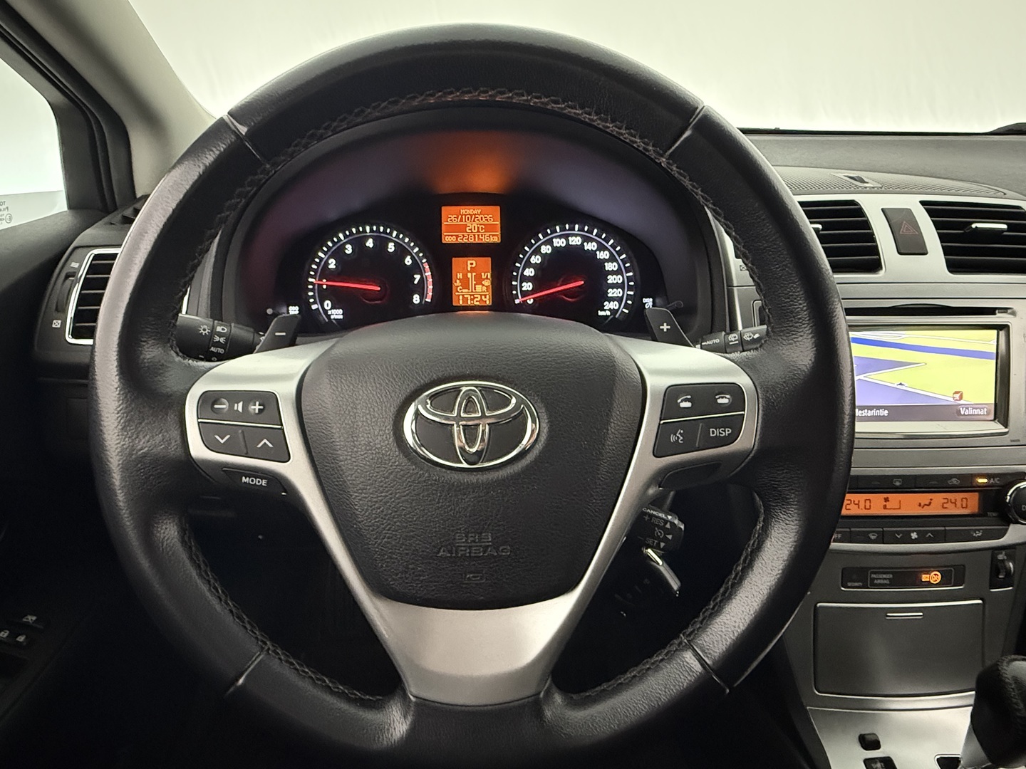 TOYOTA Avensis 2012