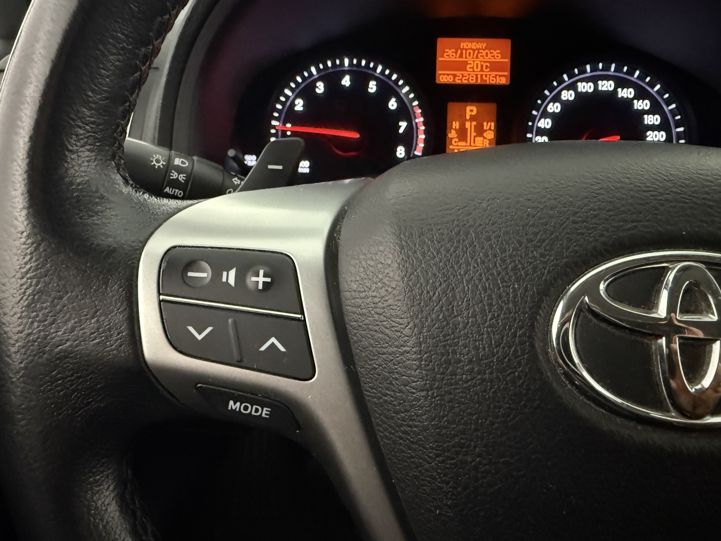 TOYOTA Avensis 2012