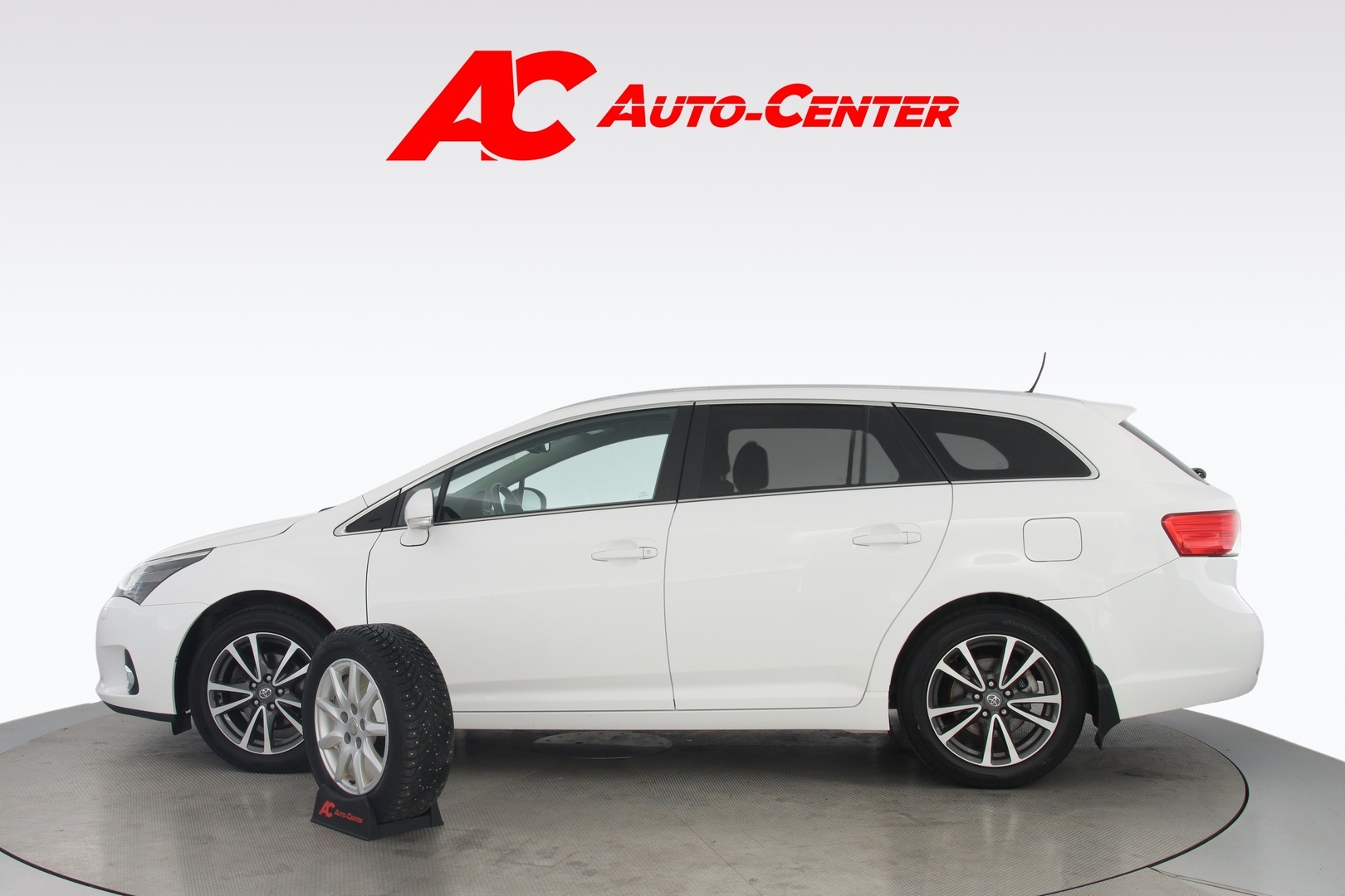TOYOTA Avensis 2012