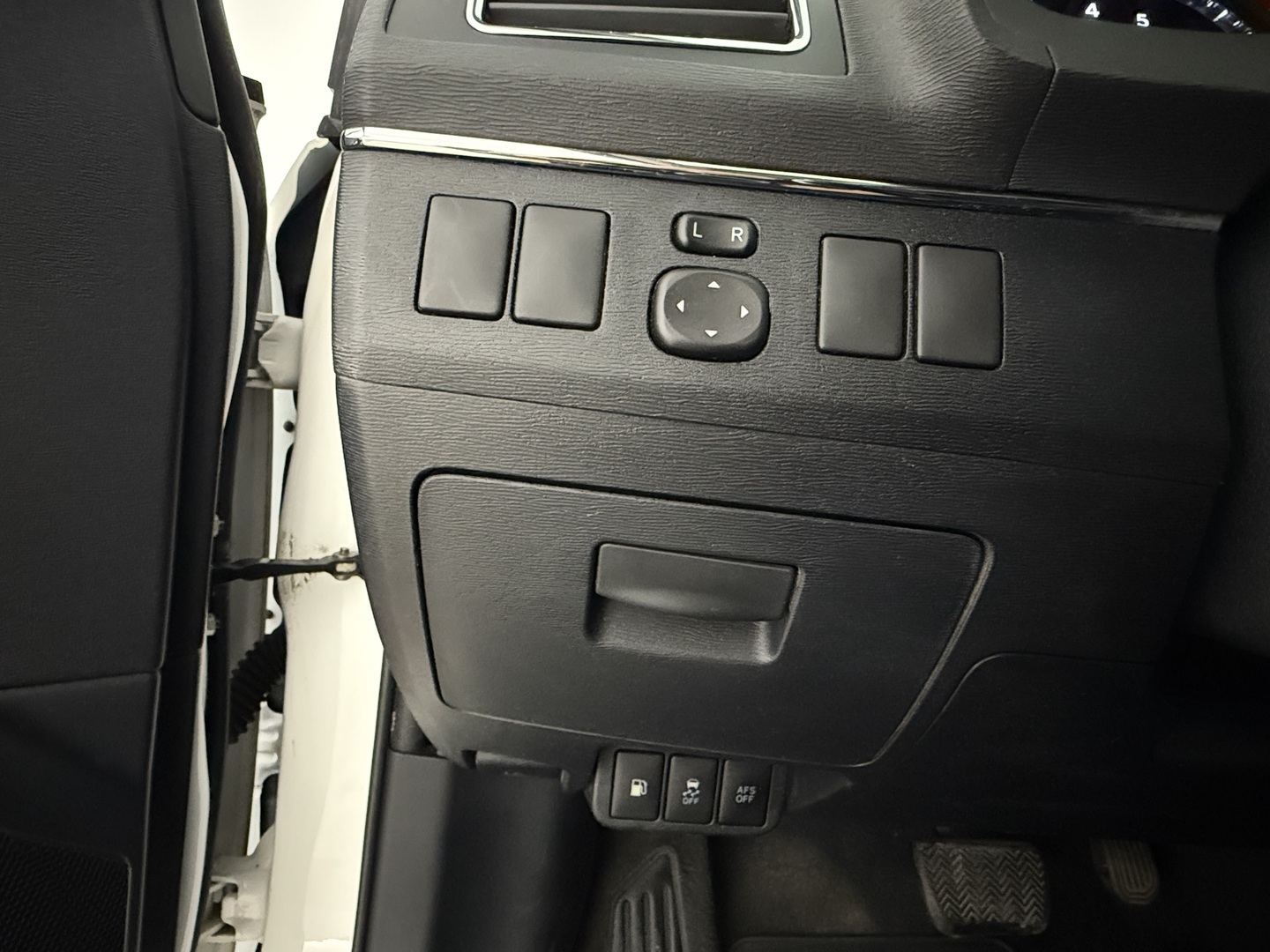 TOYOTA Avensis 2012