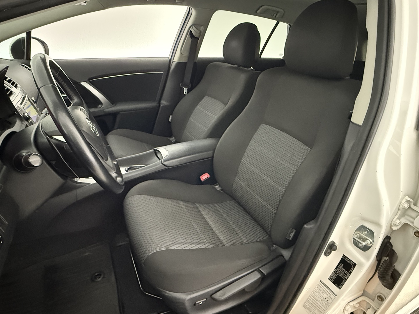 TOYOTA Avensis 2012