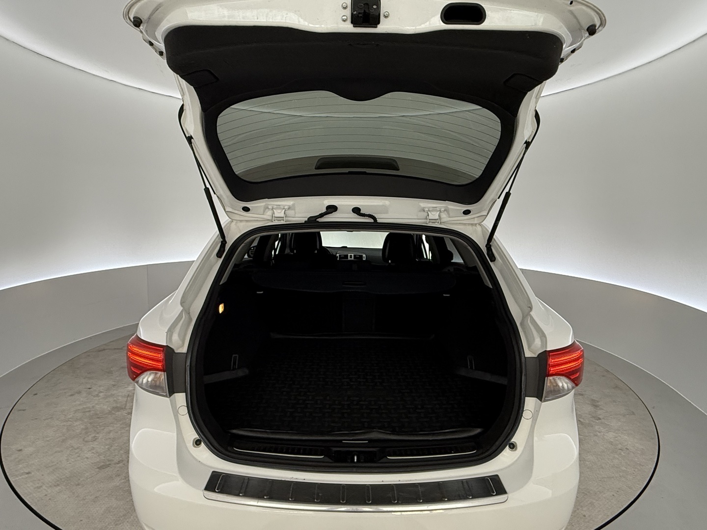 TOYOTA Avensis 2012