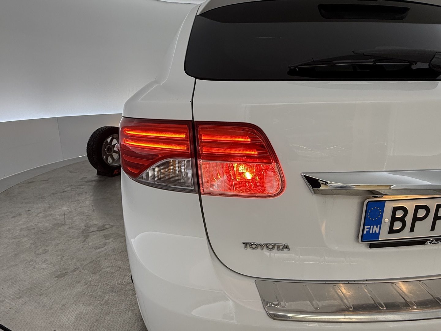 TOYOTA Avensis 2012
