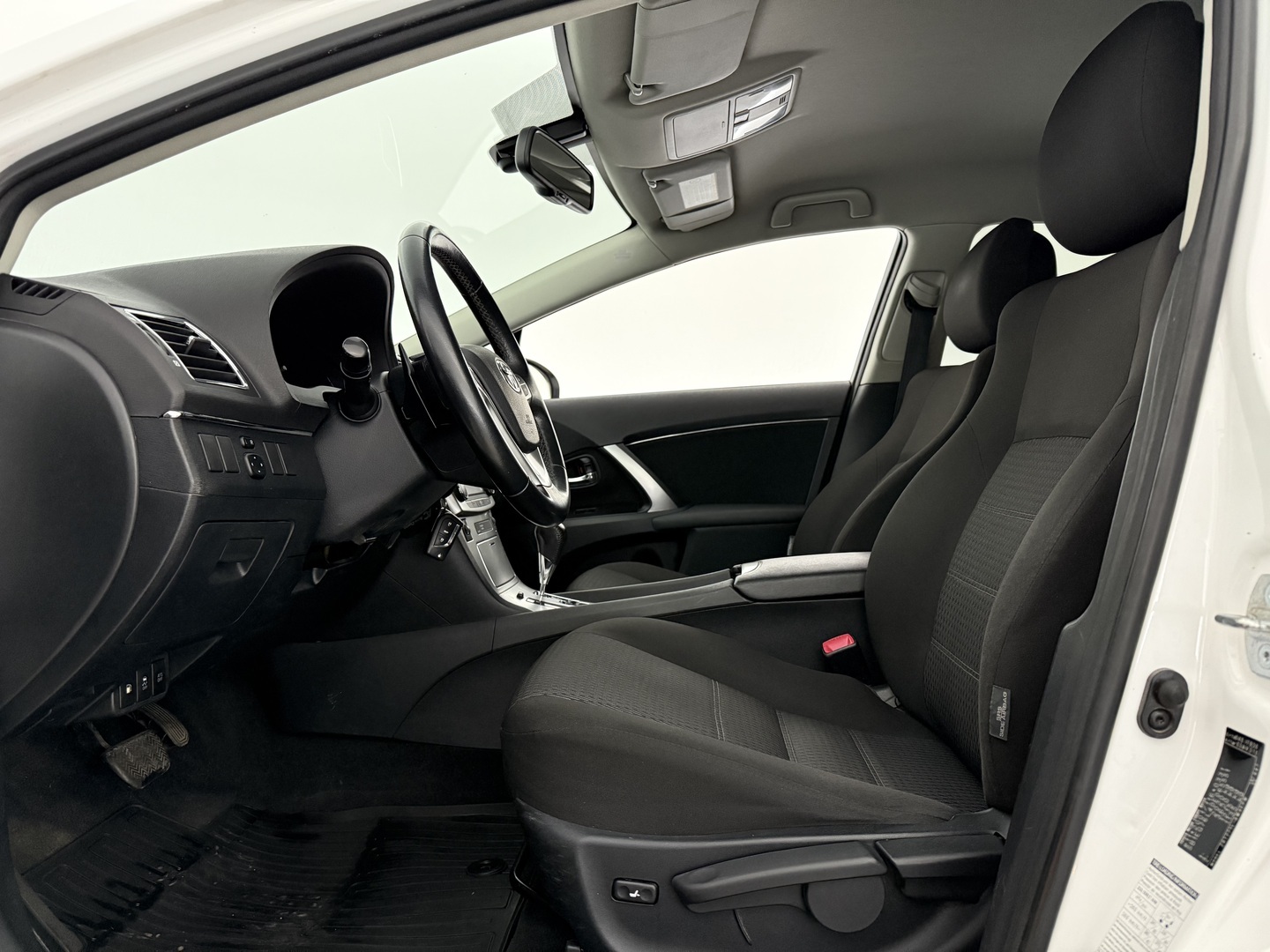 TOYOTA Avensis 2012