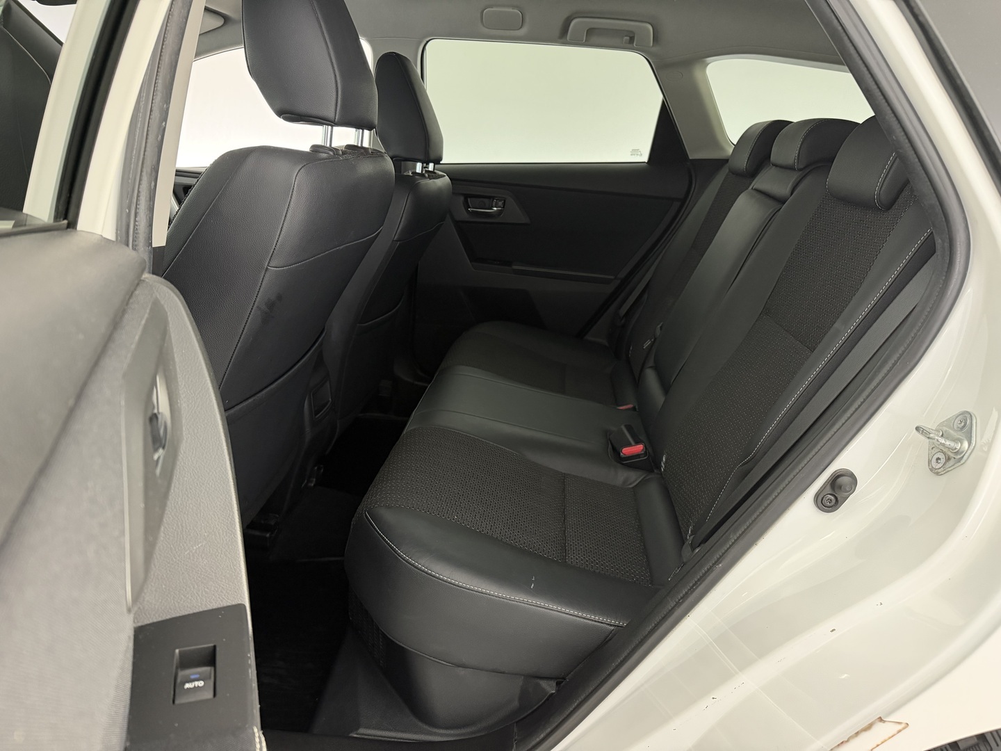 TOYOTA Auris 2015