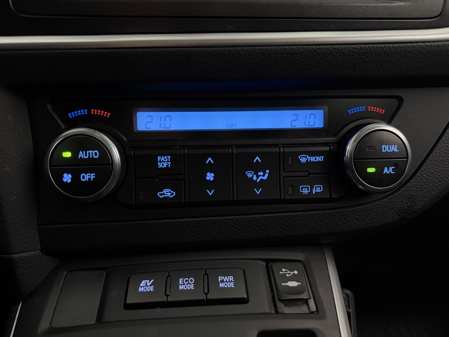 TOYOTA Auris 2015