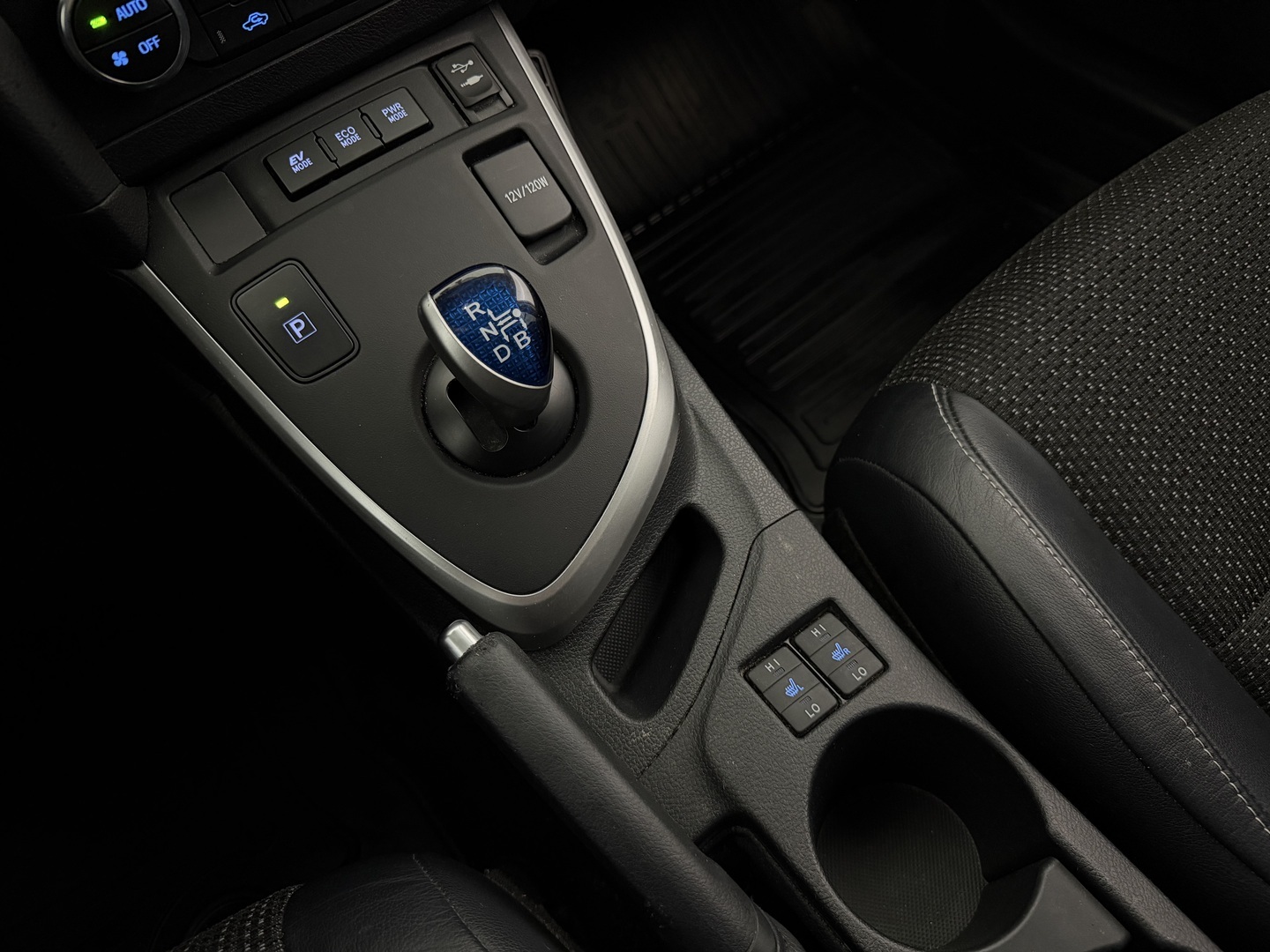 TOYOTA Auris 2015
