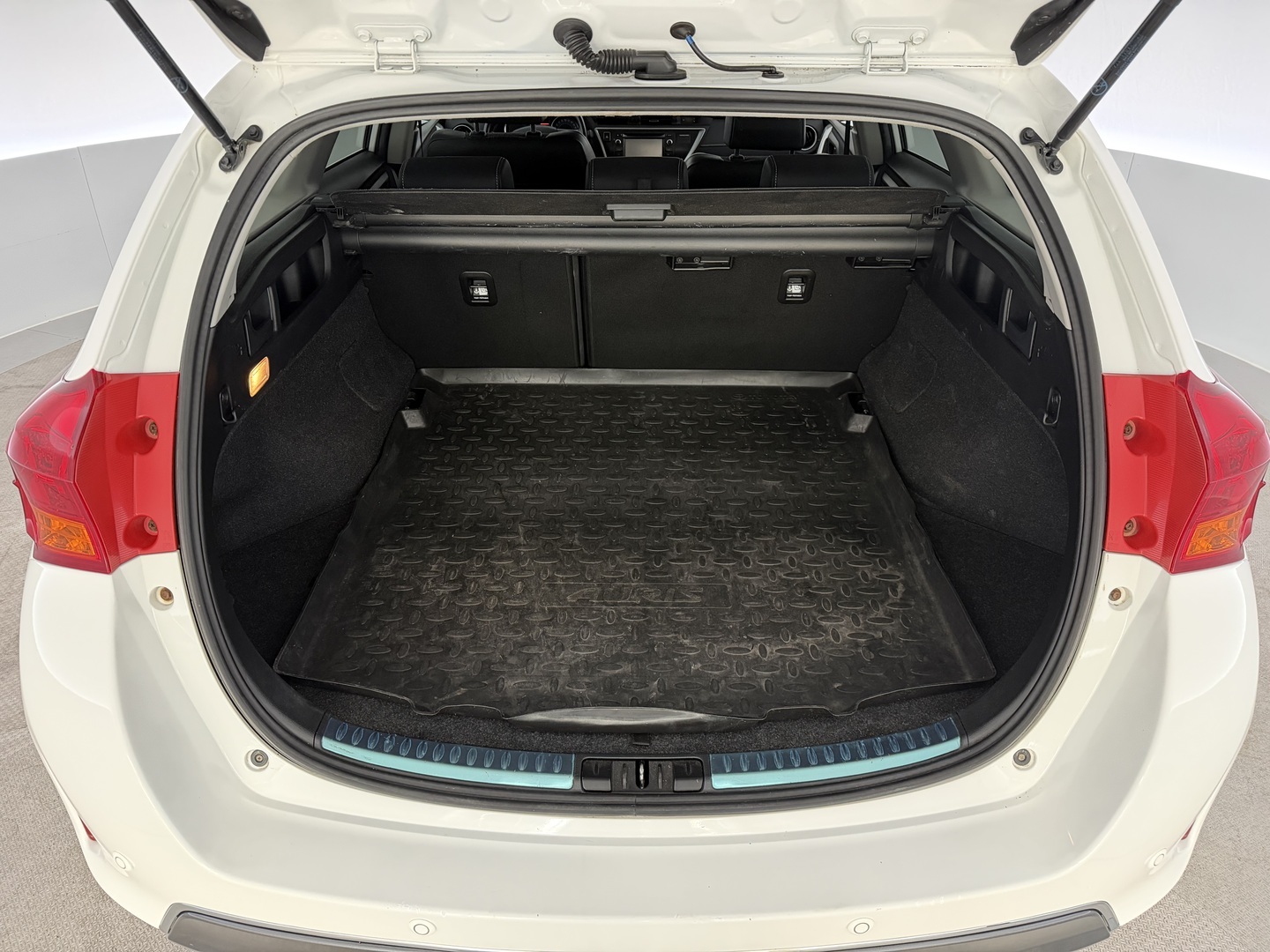 TOYOTA Auris 2015
