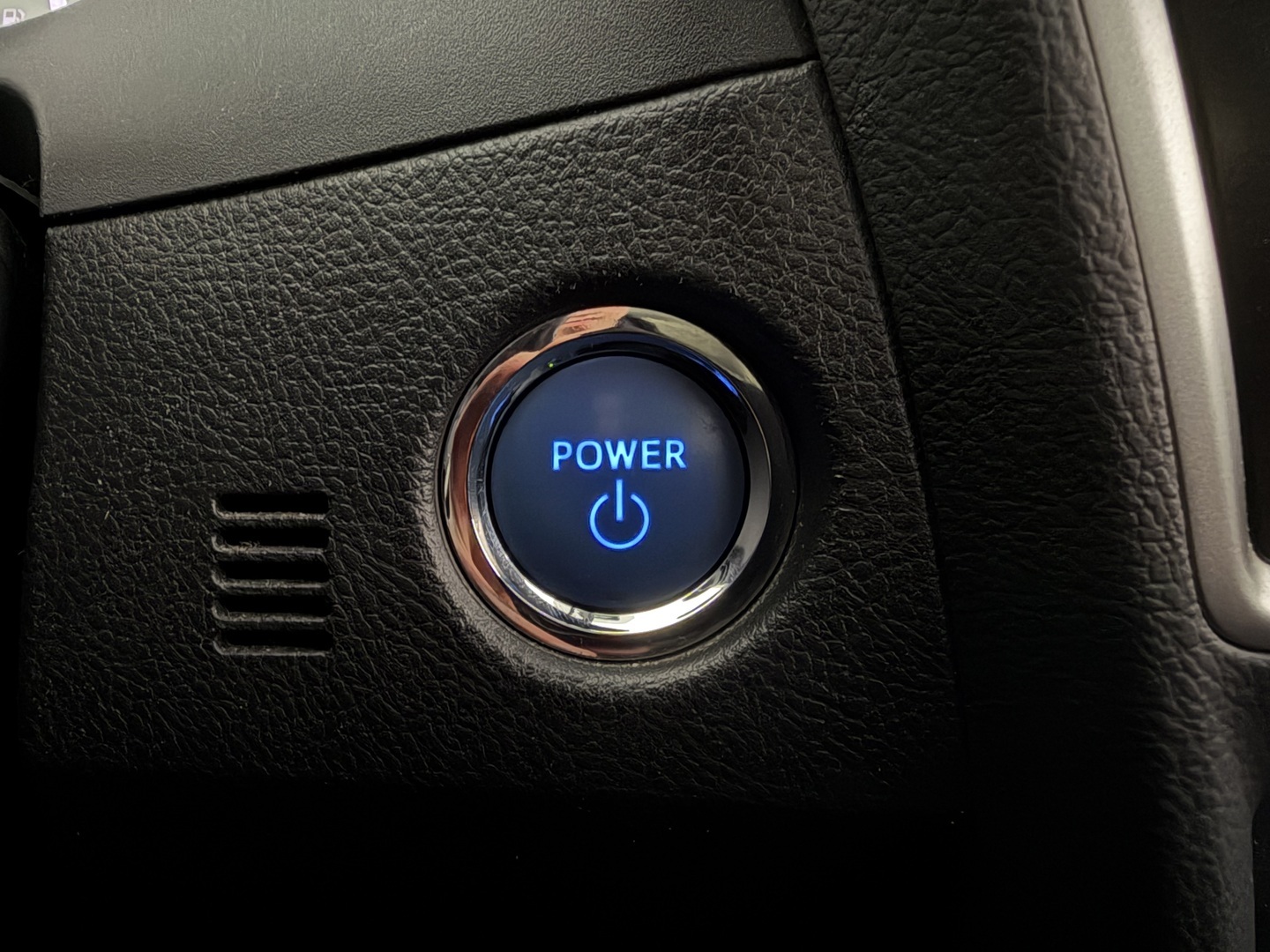 TOYOTA Auris 2015