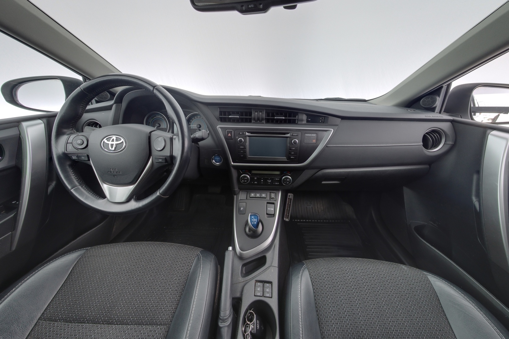 TOYOTA Auris 2015
