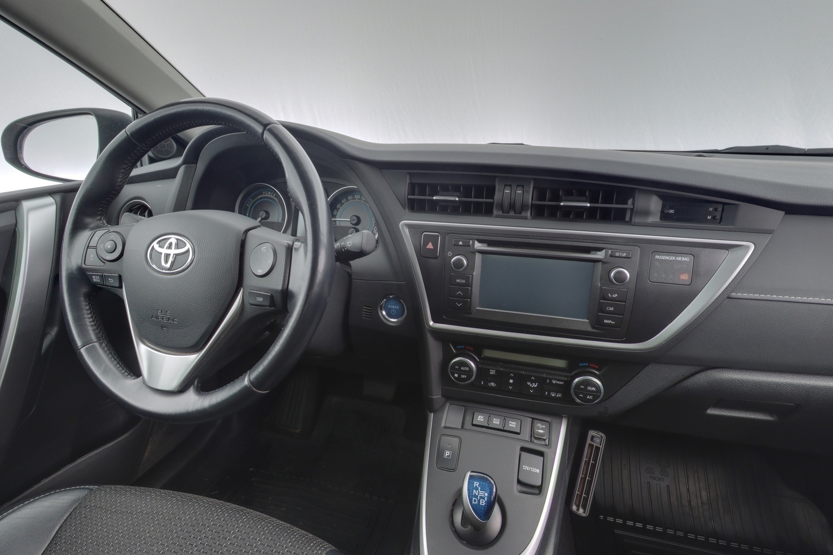 TOYOTA Auris 2015