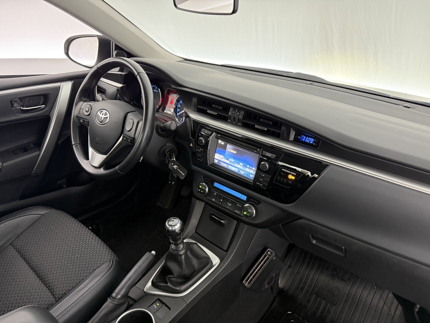 TOYOTA Corolla 2015