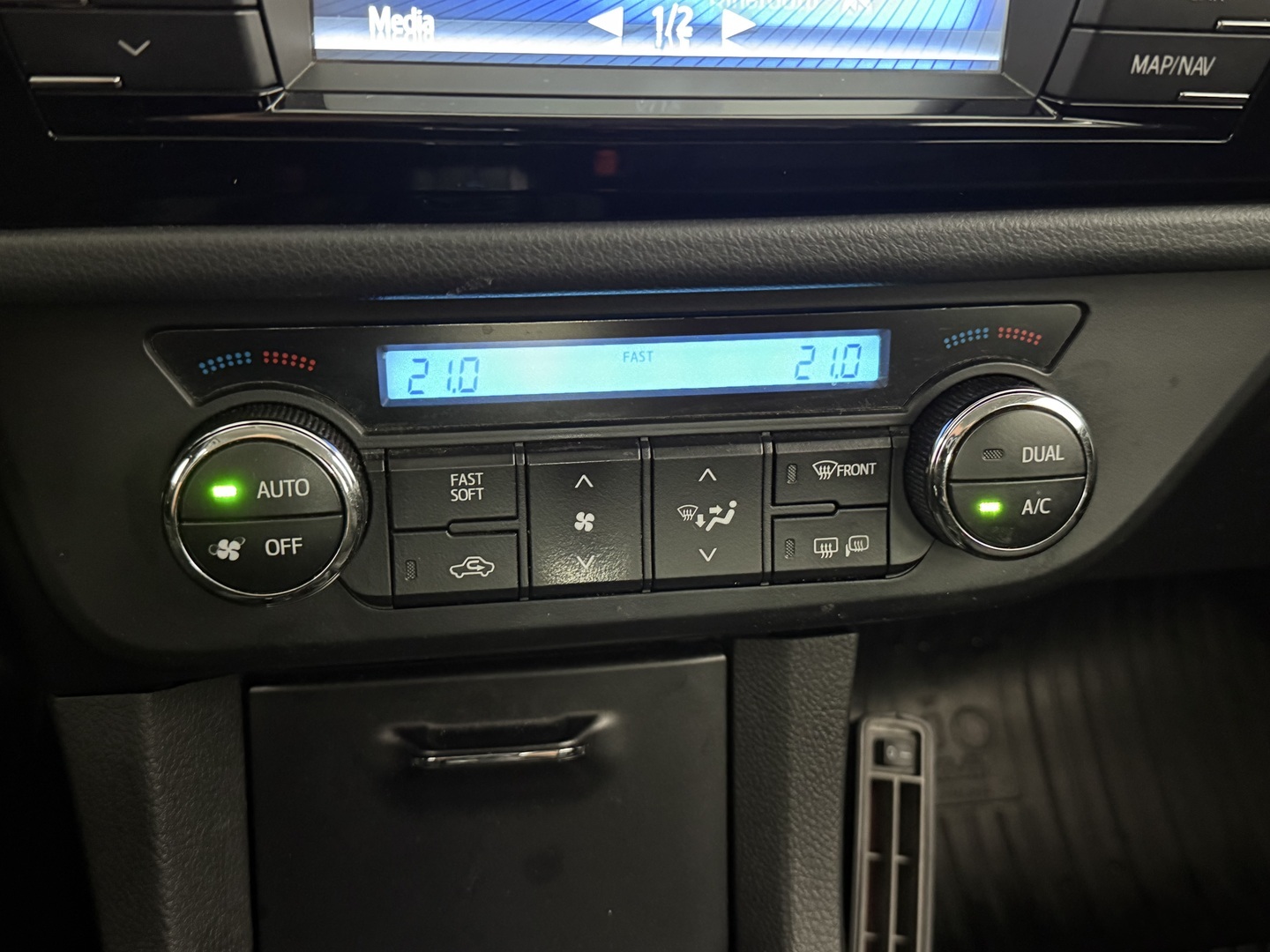 TOYOTA Corolla 2015