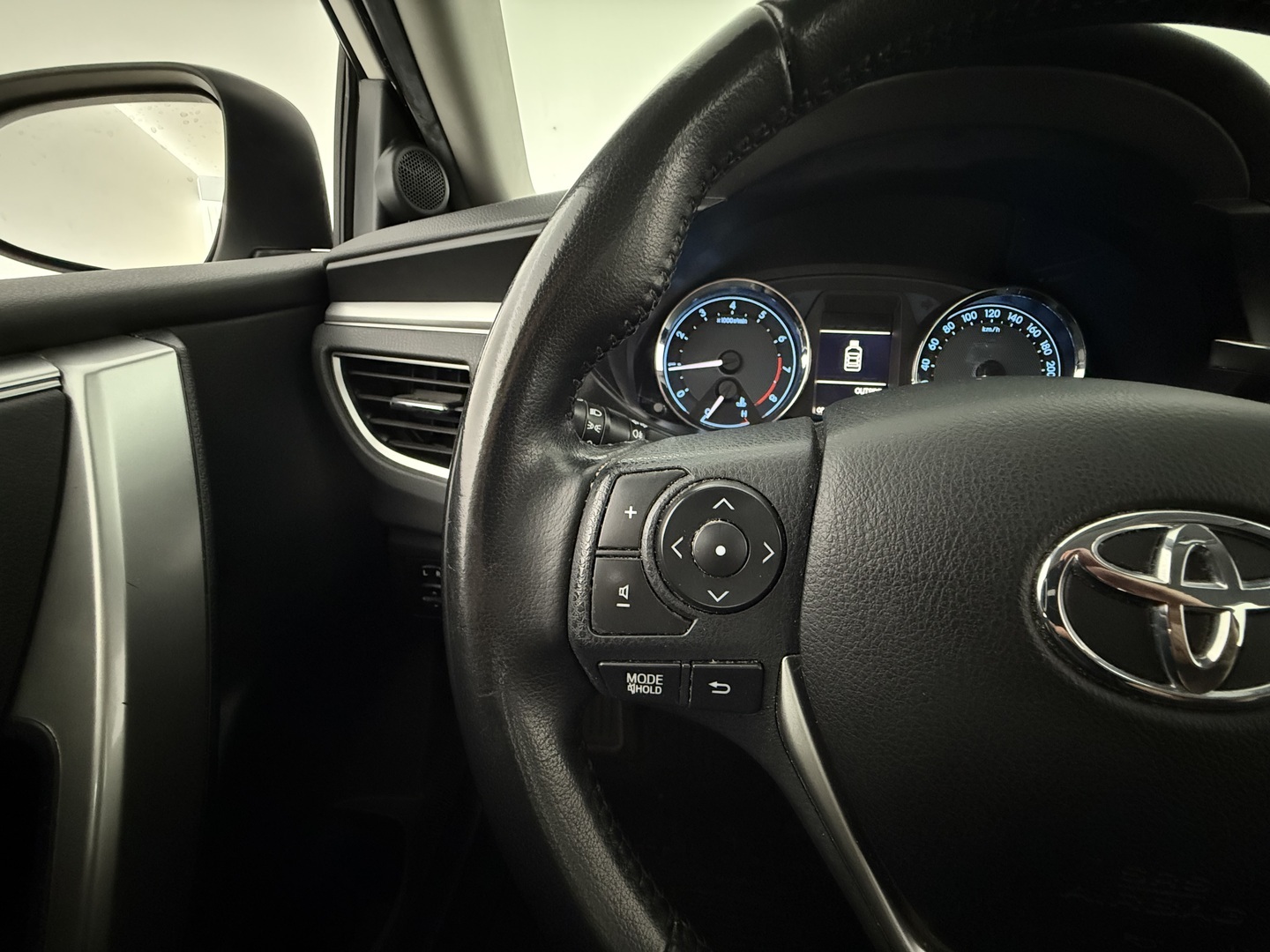 TOYOTA Corolla 2015