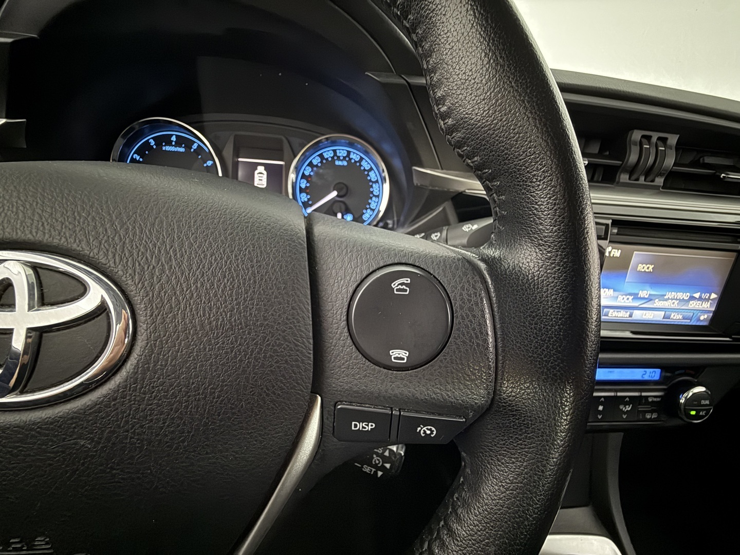 TOYOTA Corolla 2015