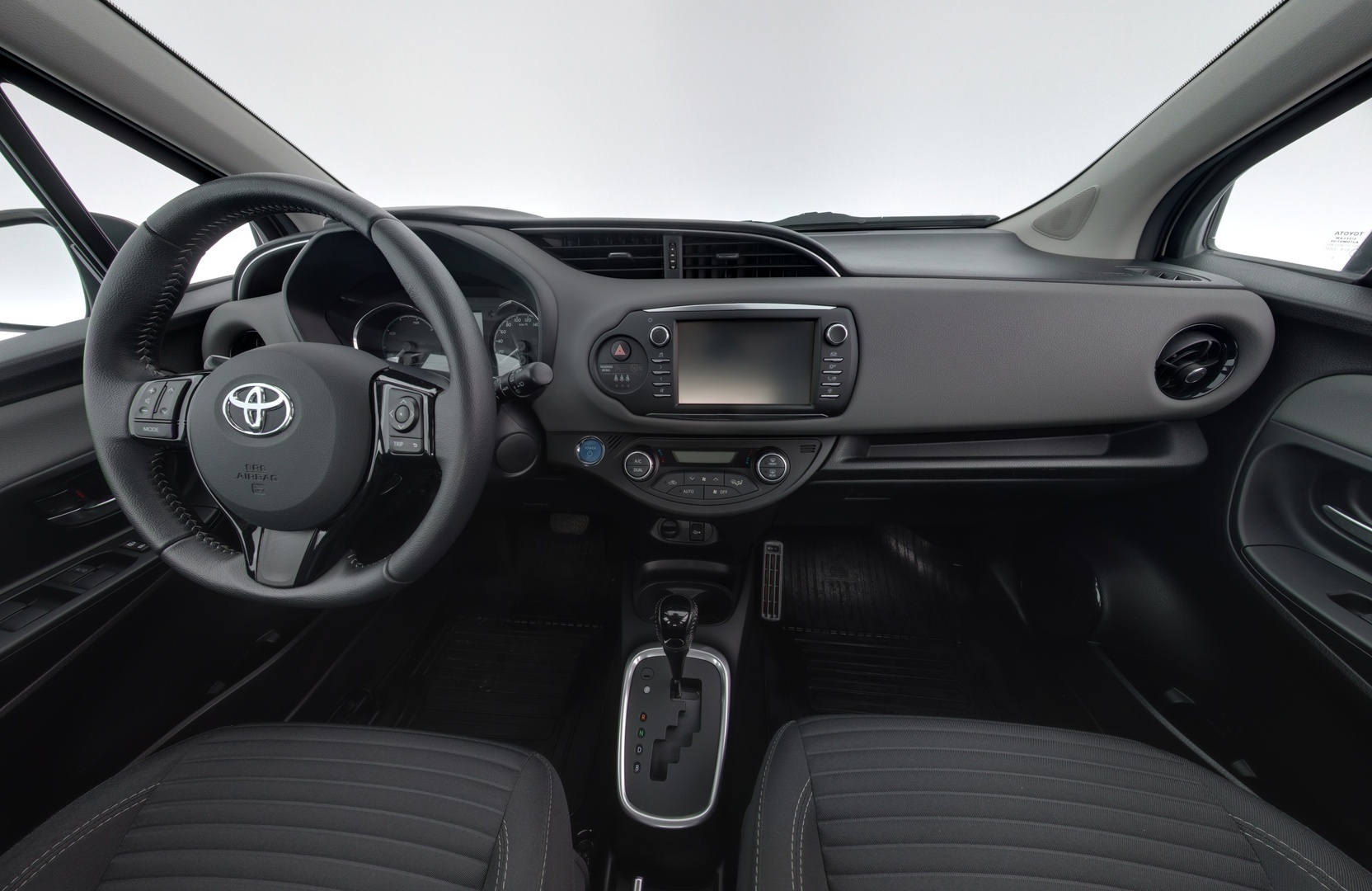 TOYOTA Yaris 2018