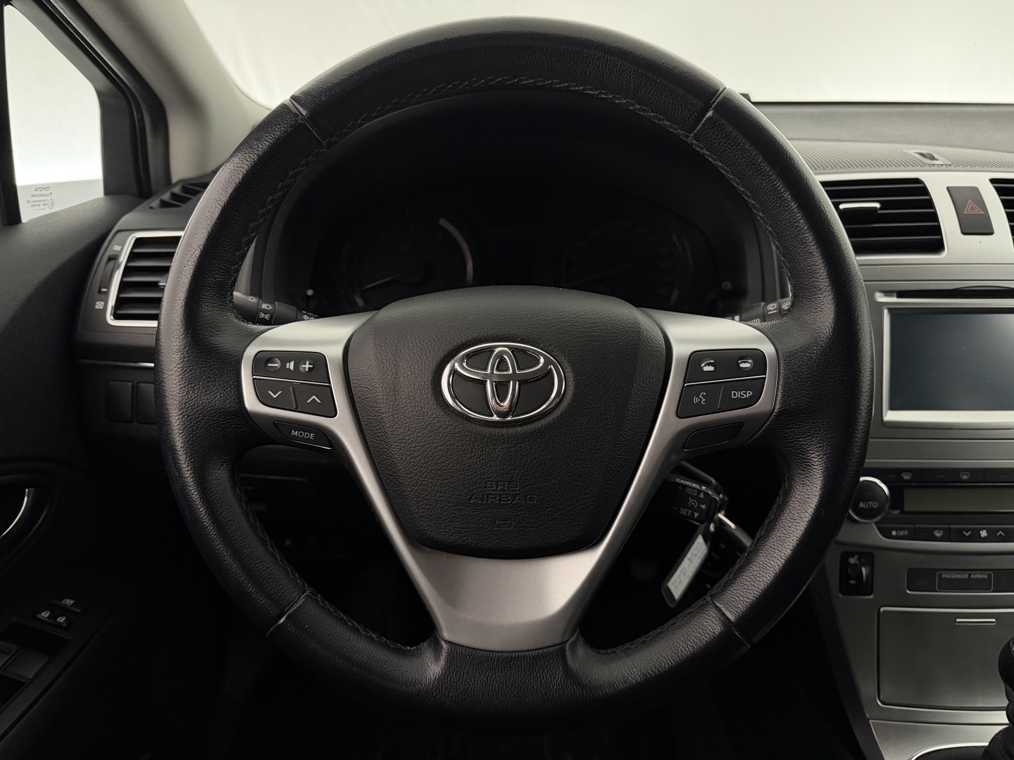 TOYOTA Avensis 2015
