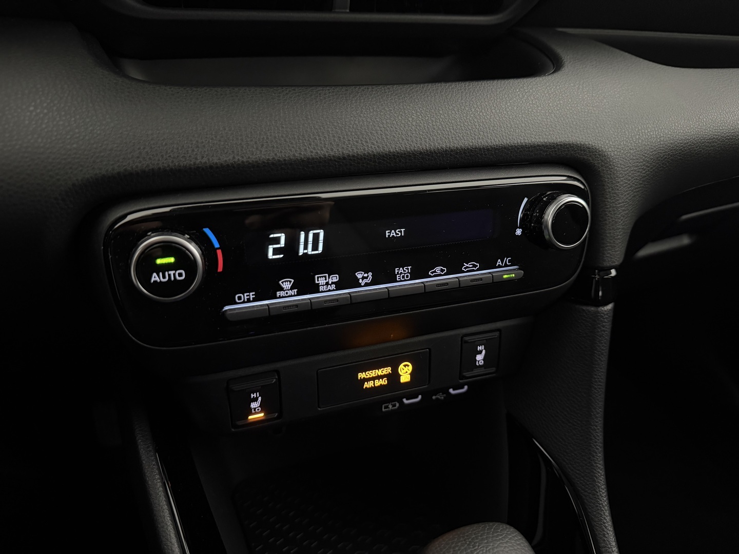 TOYOTA Yaris 2025